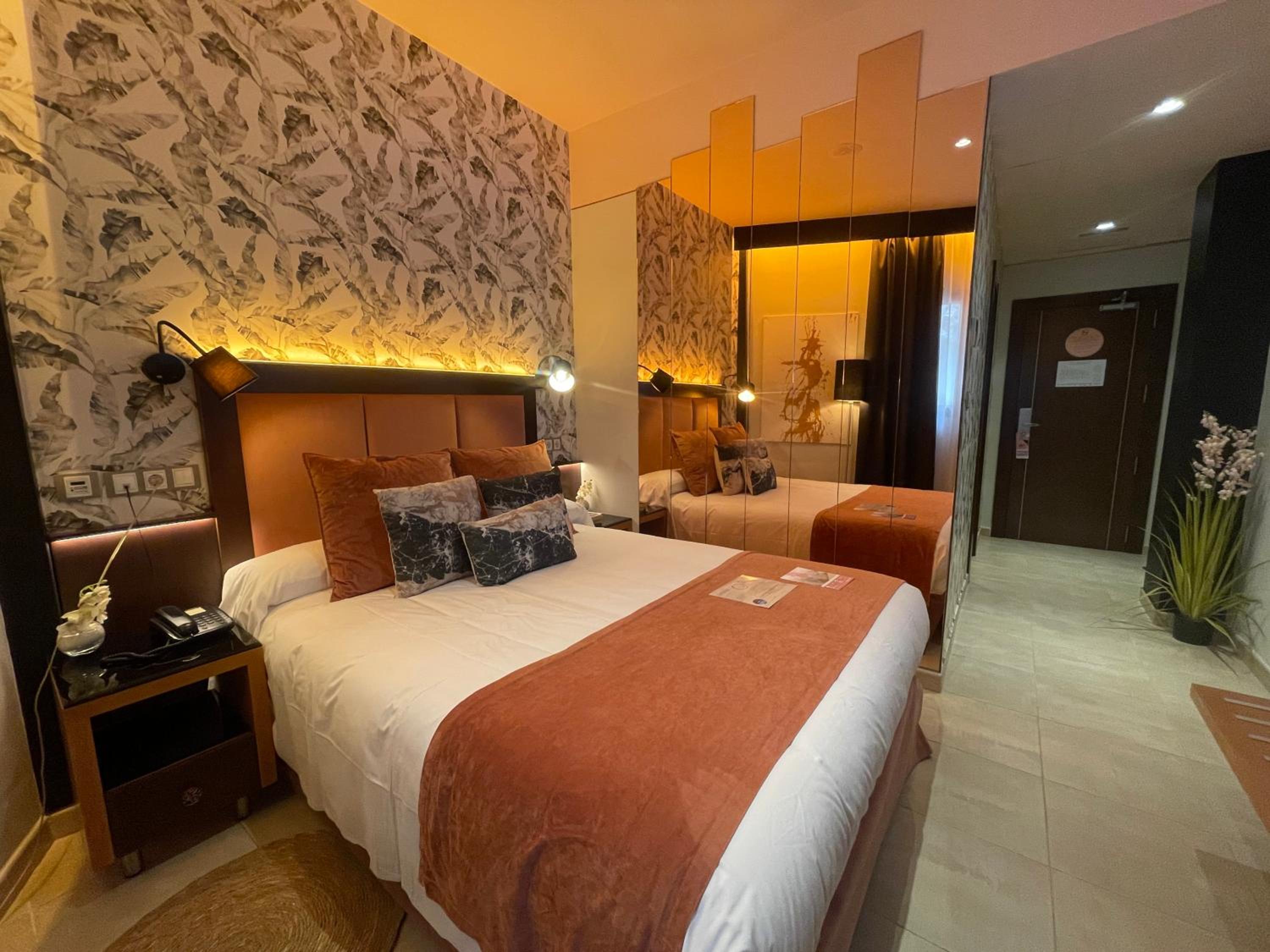 Budget Double Room - Photo 3