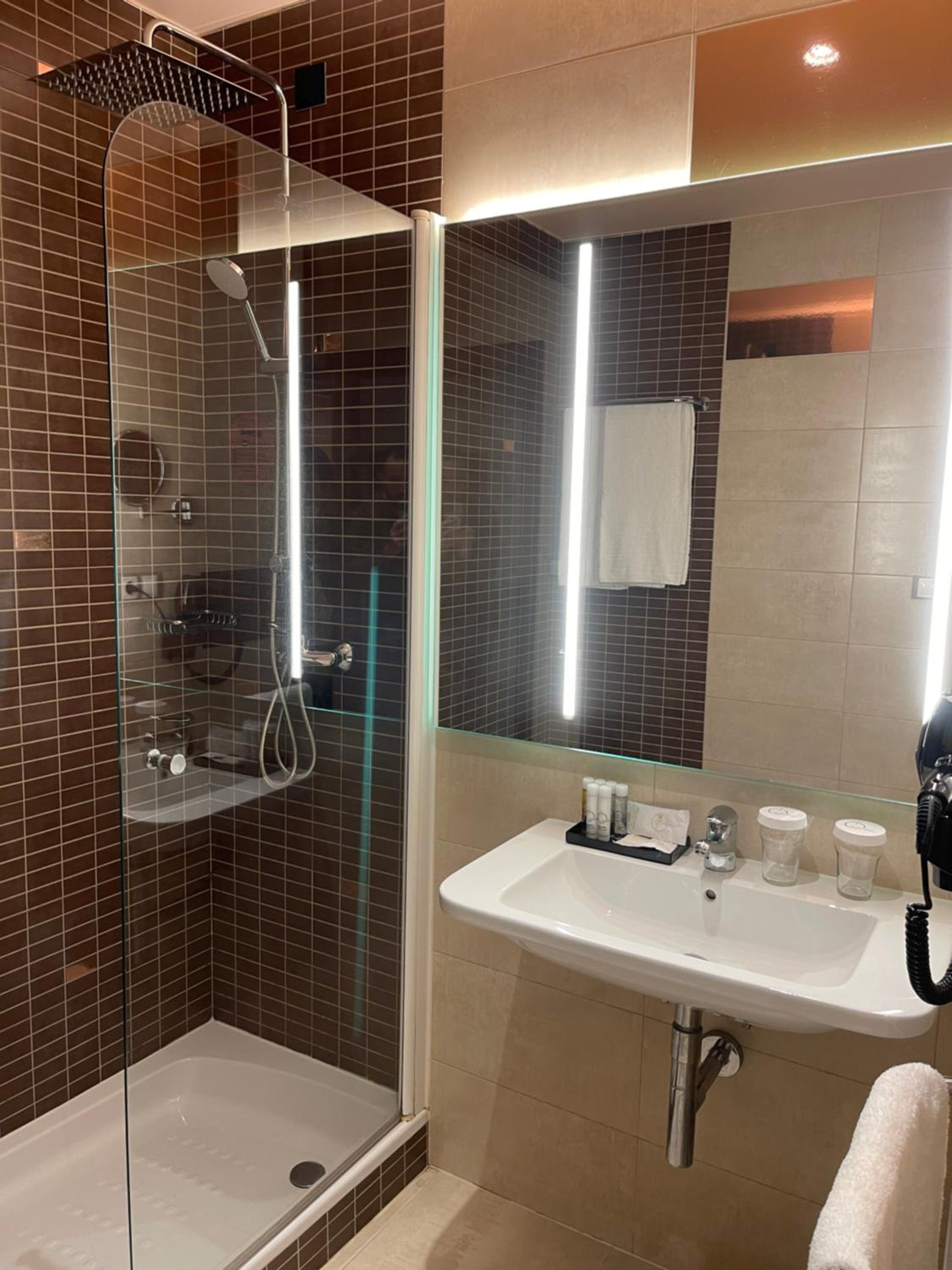 Budget Double Room - Photo 4