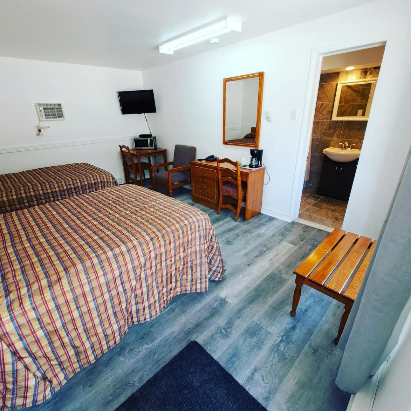Double Room with Two Double Beds photo 3
