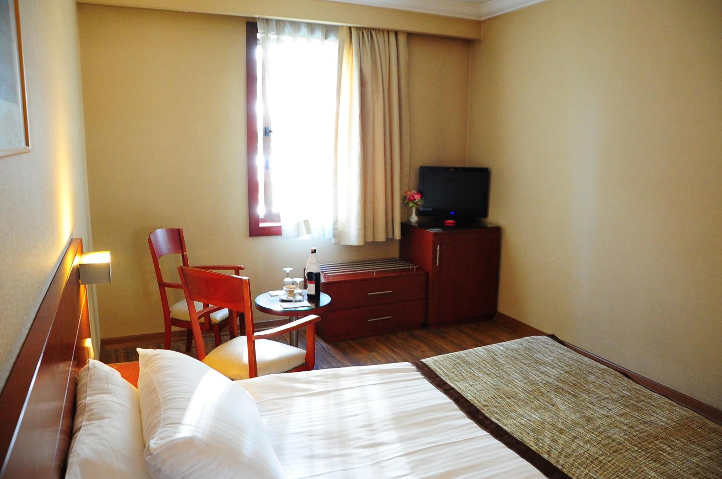 Standard Double or Twin Room photo 2