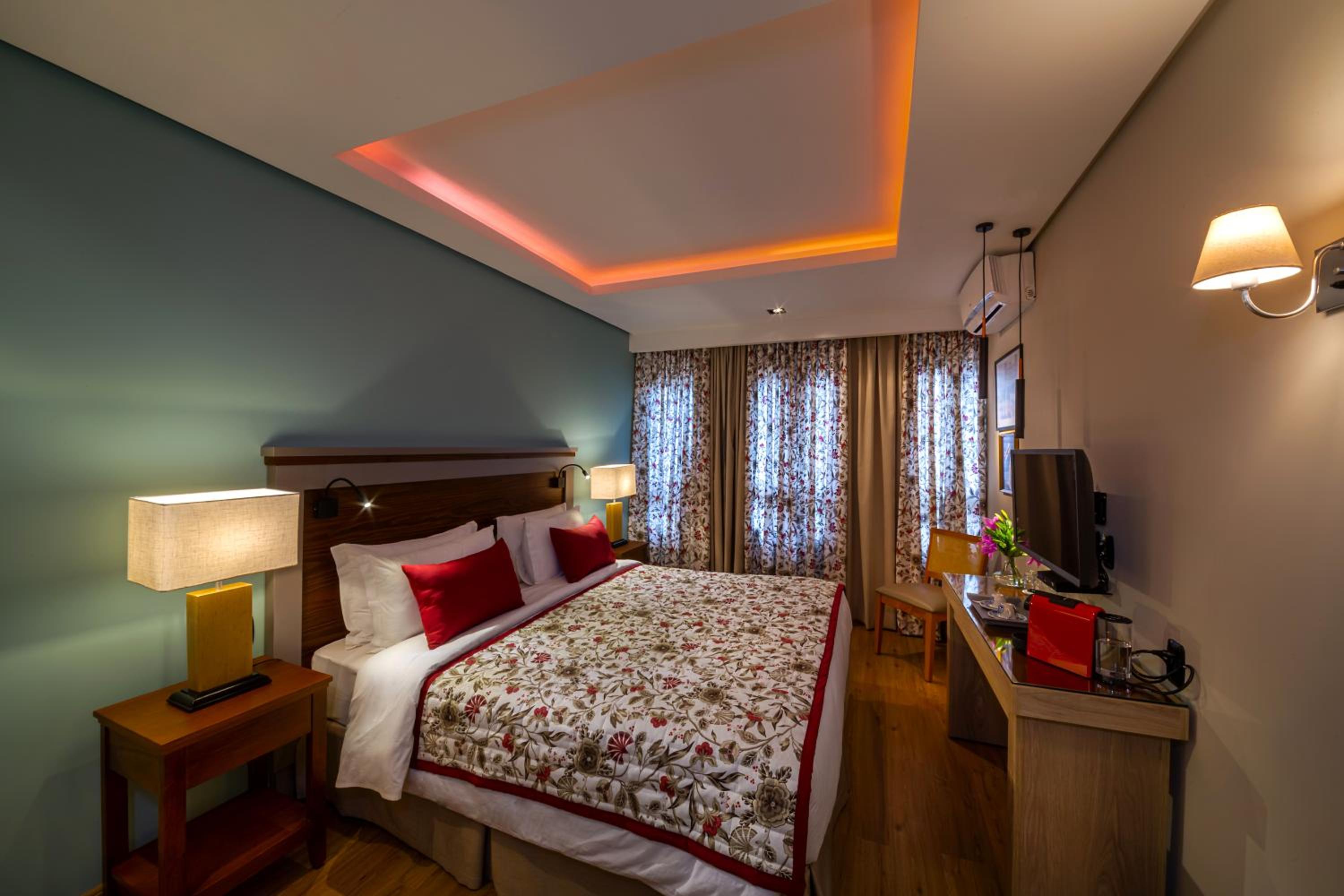Standard Queen Room photo 2