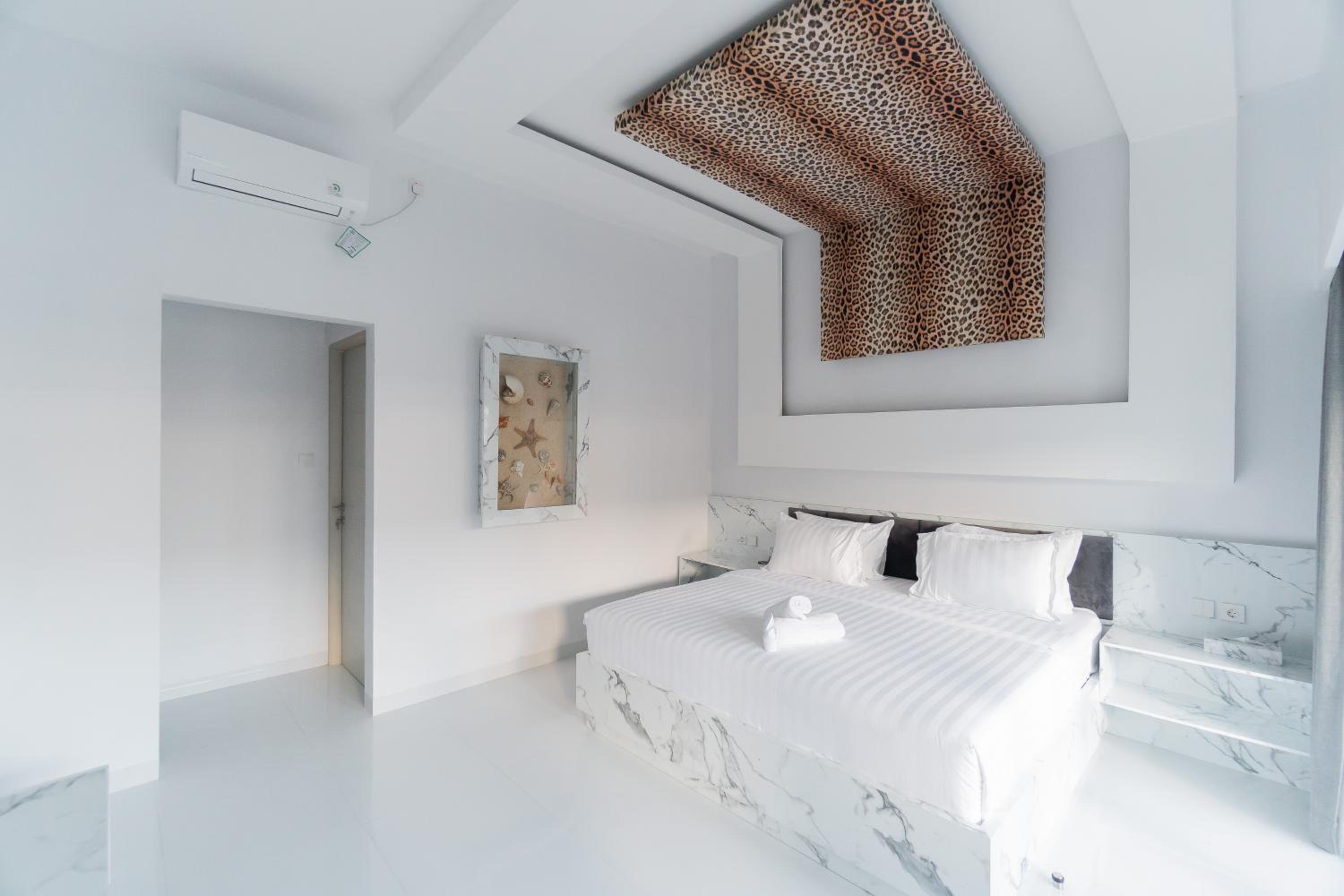 Deluxe King Room - Photo 6
