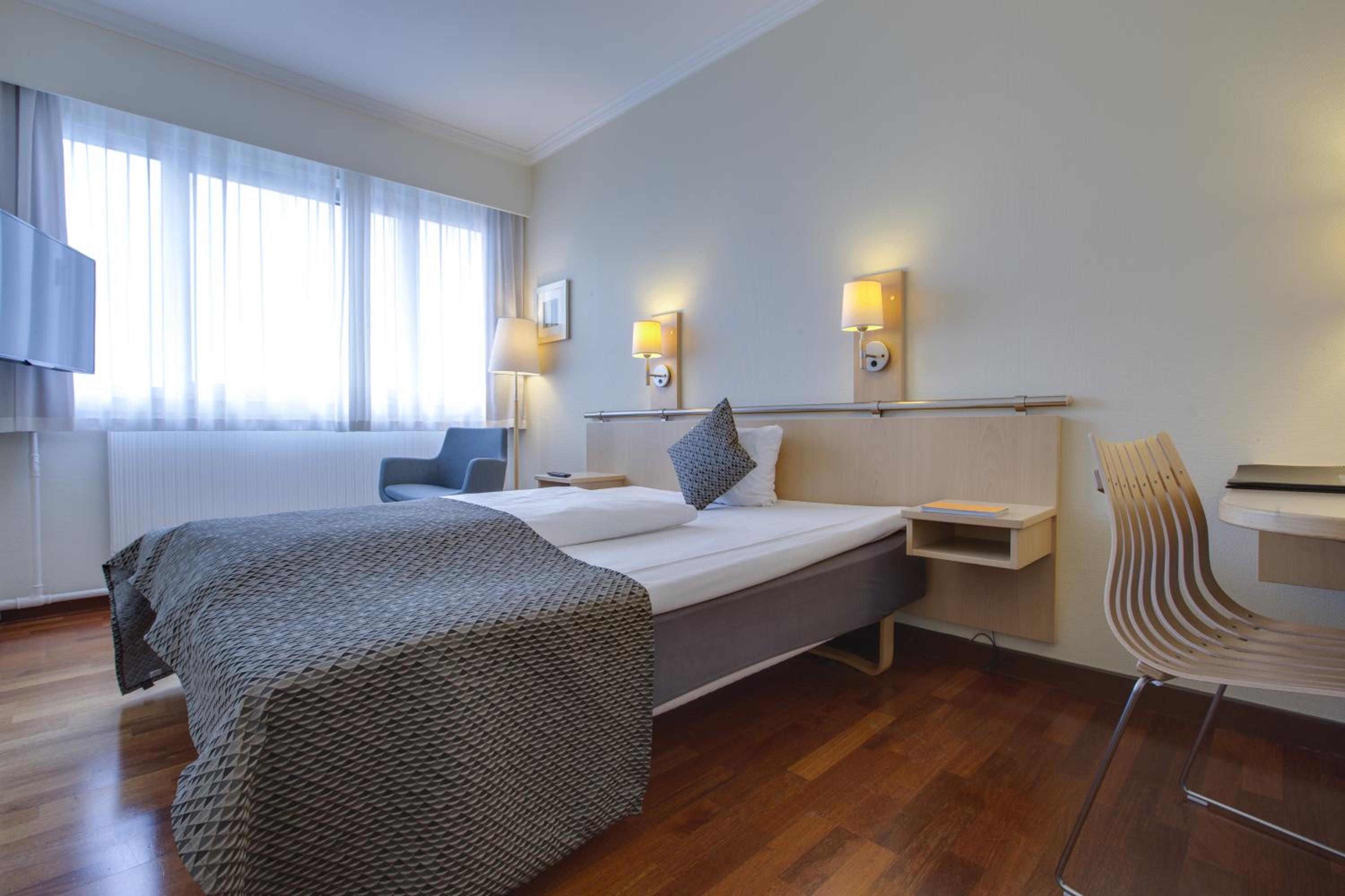 Standard Queen Room