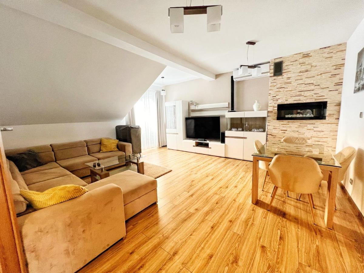 One-Bedroom Apartment - Photo 1
