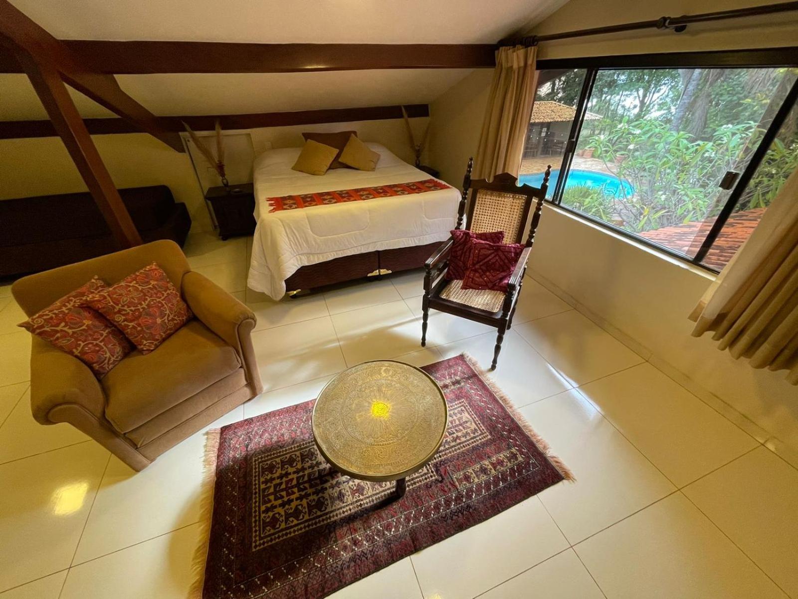 Deluxe Queen Suite - Photo 4