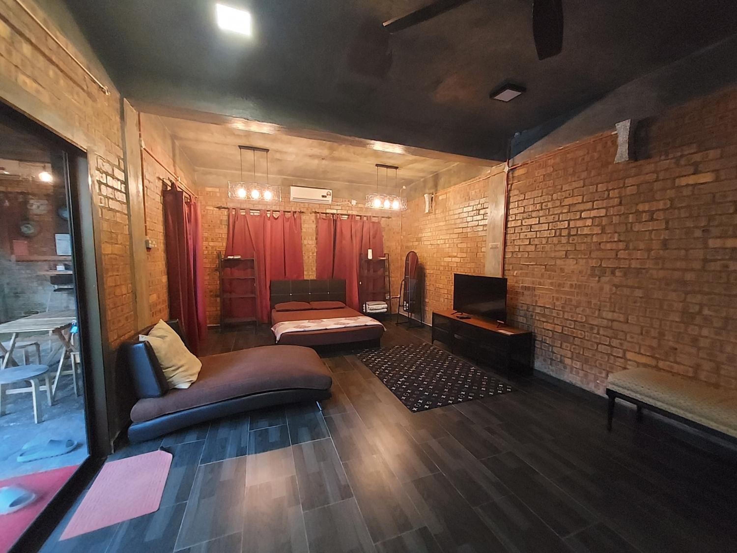 Deluxe Family Room