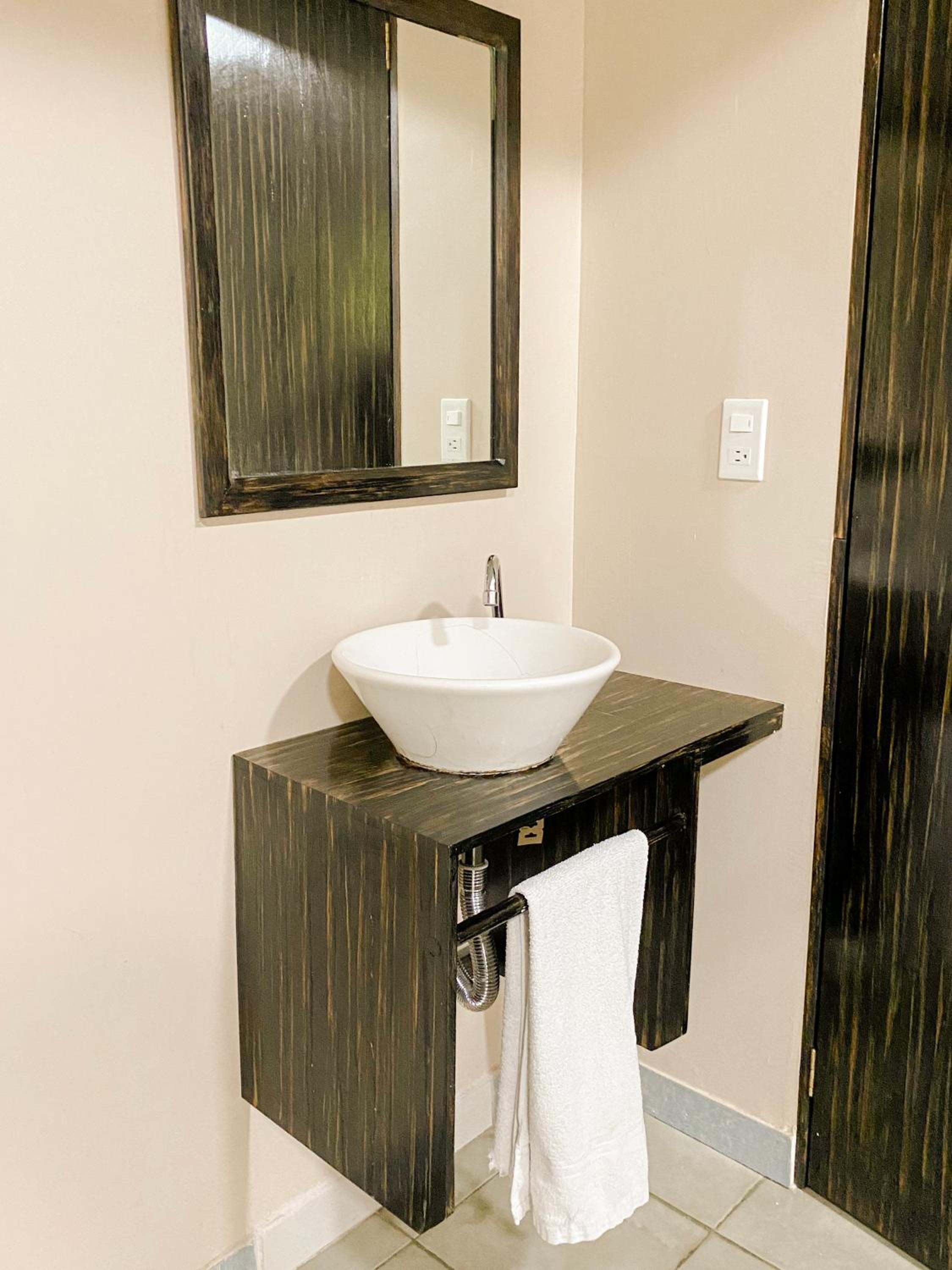Standard Twin Room - Photo 5