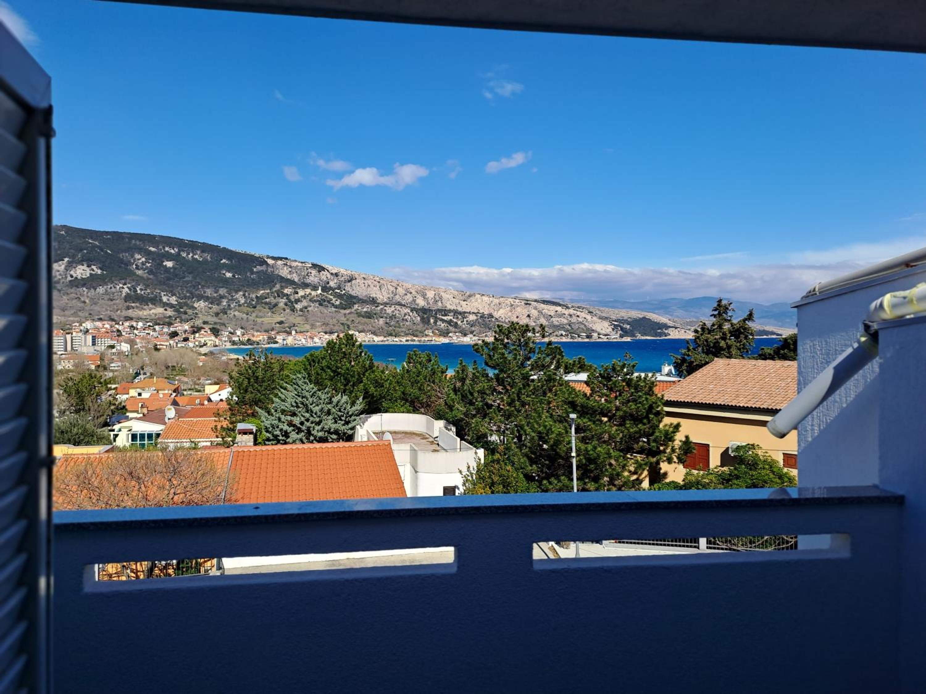 Apartment with Balcony photo 2