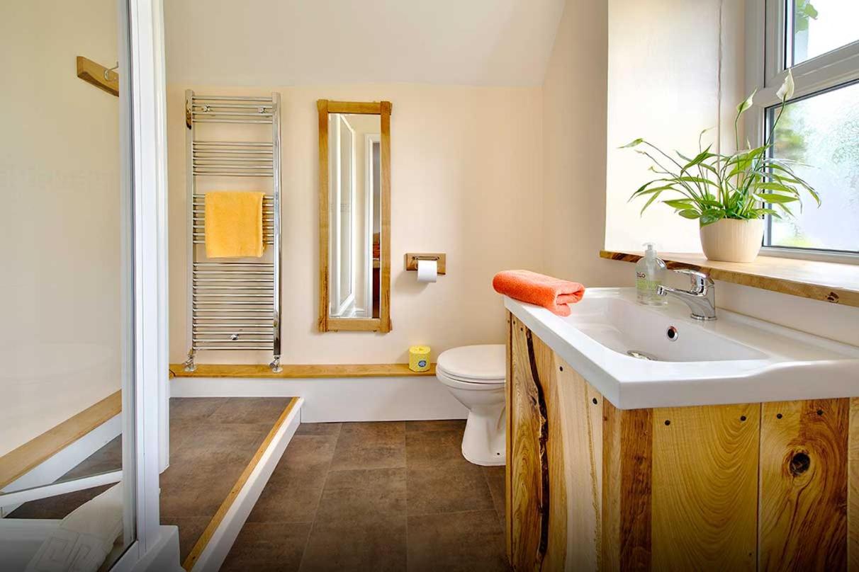 Family Room with Private Bathroom photo 2