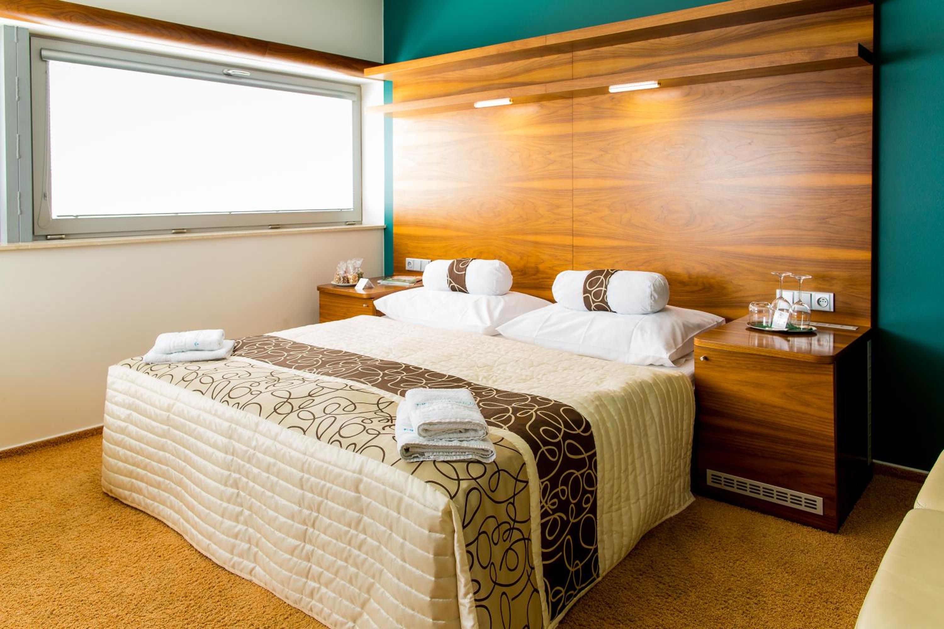 Officer's Cabin - Deluxe Double or Twin Room photo 1