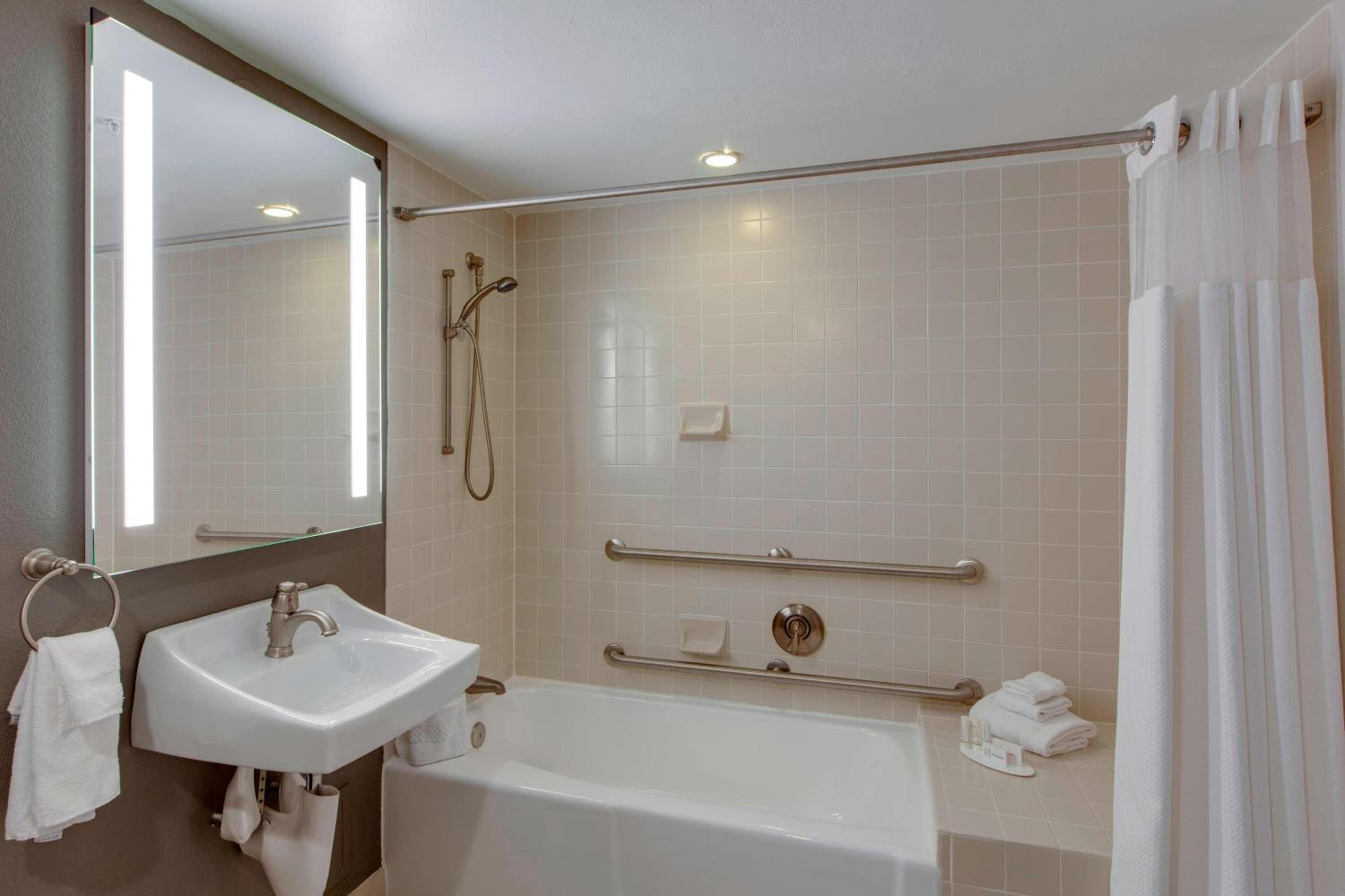 King Room with Sofa Bed and Adapted Tub - Mobility Accessible