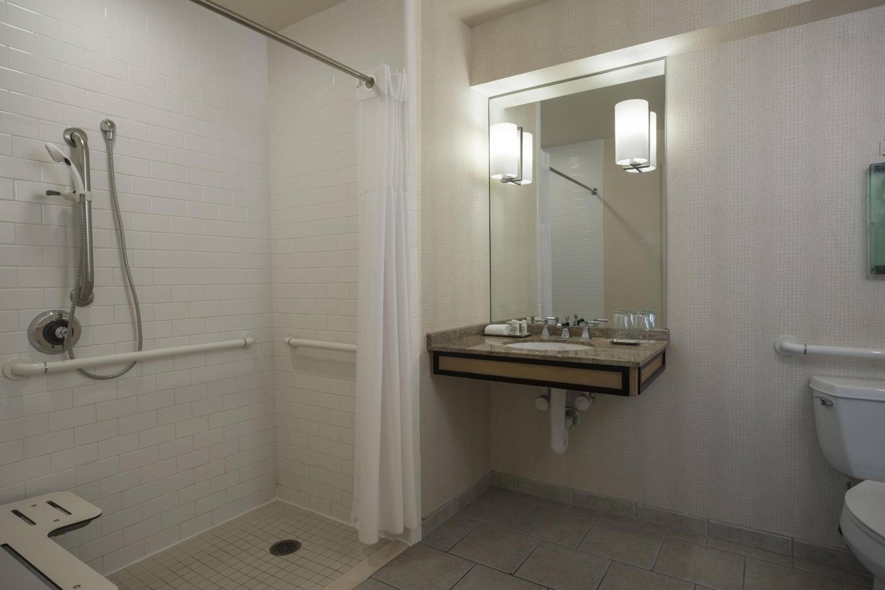  Guest Room, 1 King - Photo 5