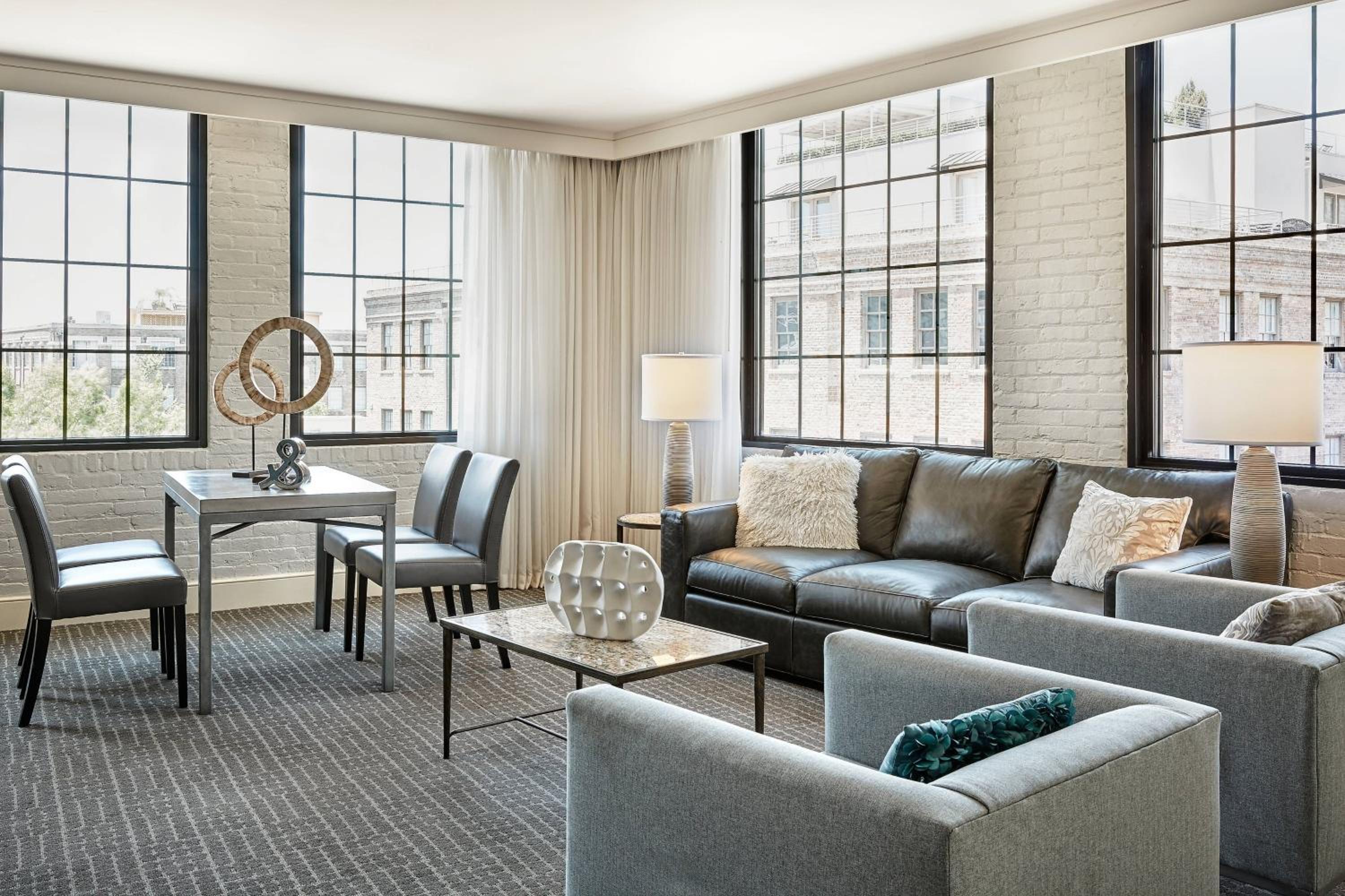 Suite, 1 King - Photo 6