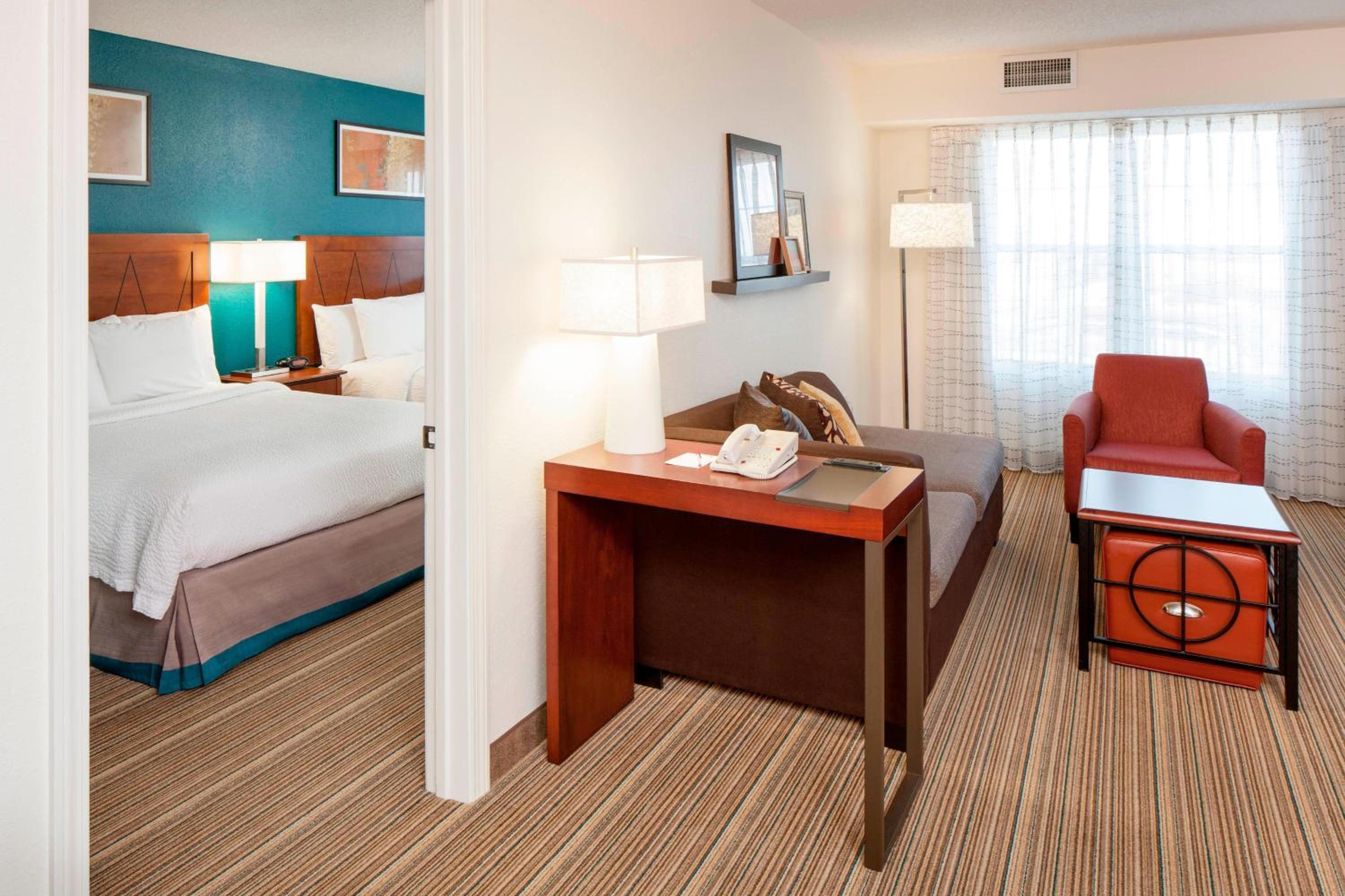 Large Two-Bedroom Suite - Photo 4