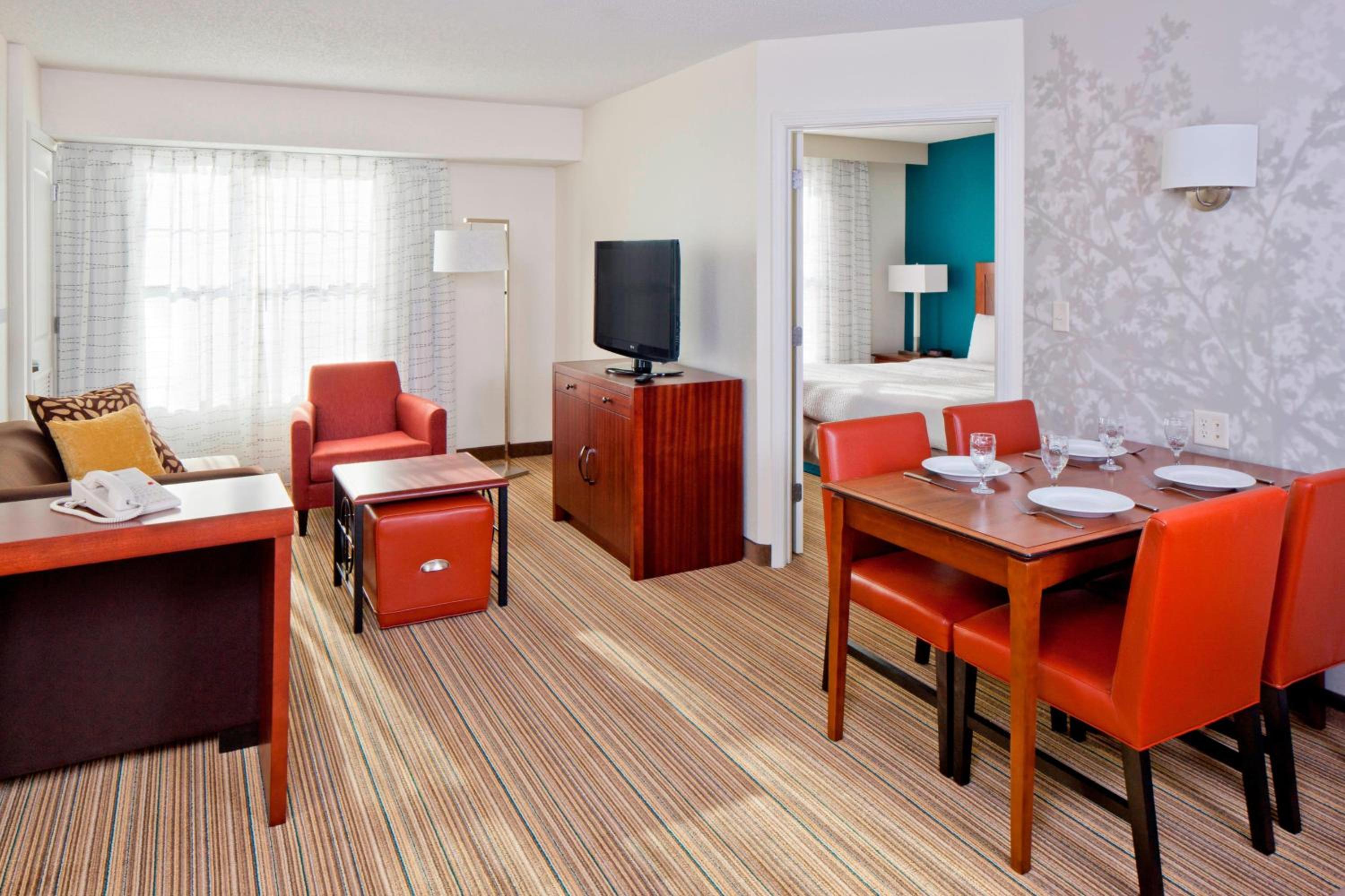 Large Two-Bedroom Suite - Photo 3