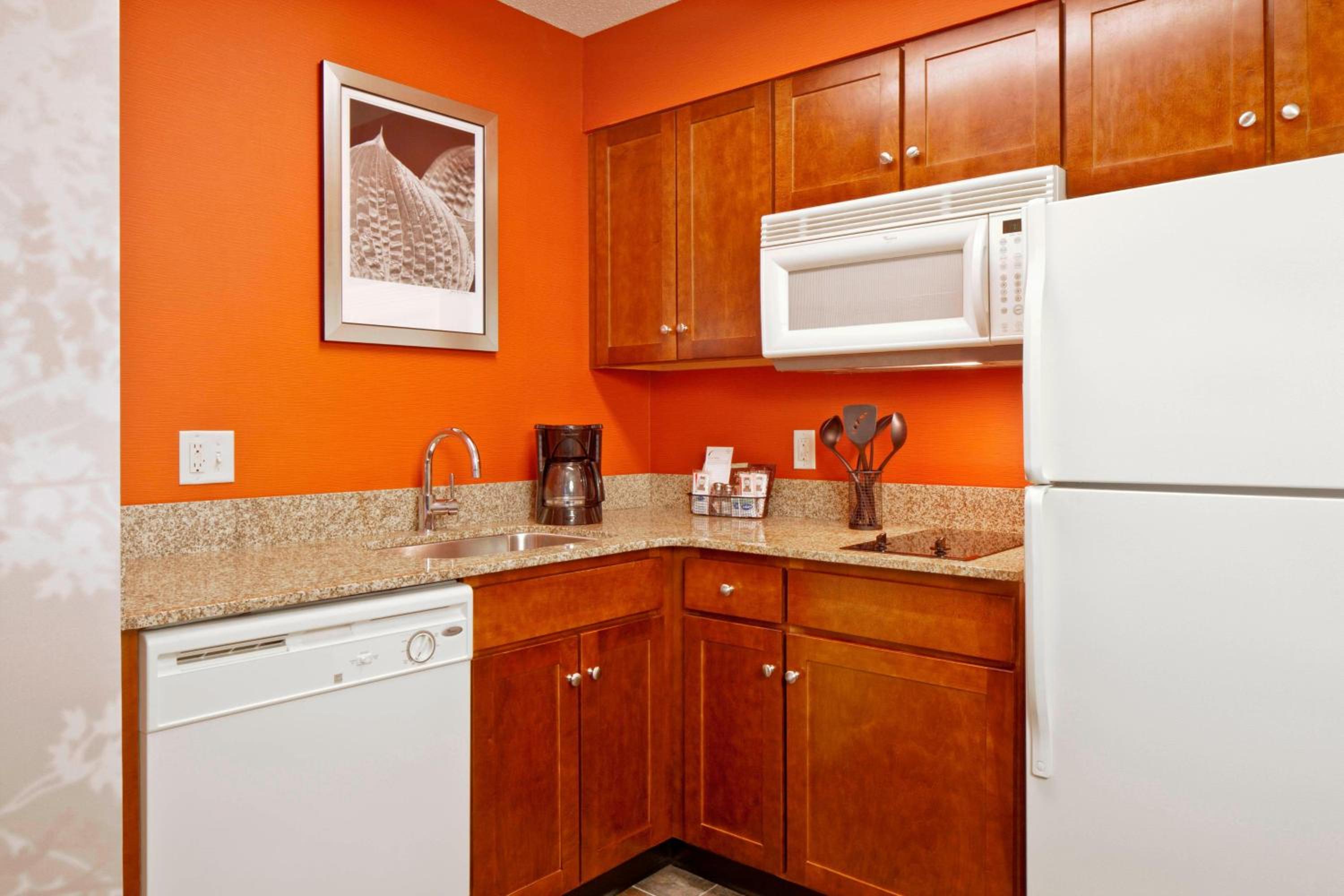 Two-Bedroom Suite - Photo 2
