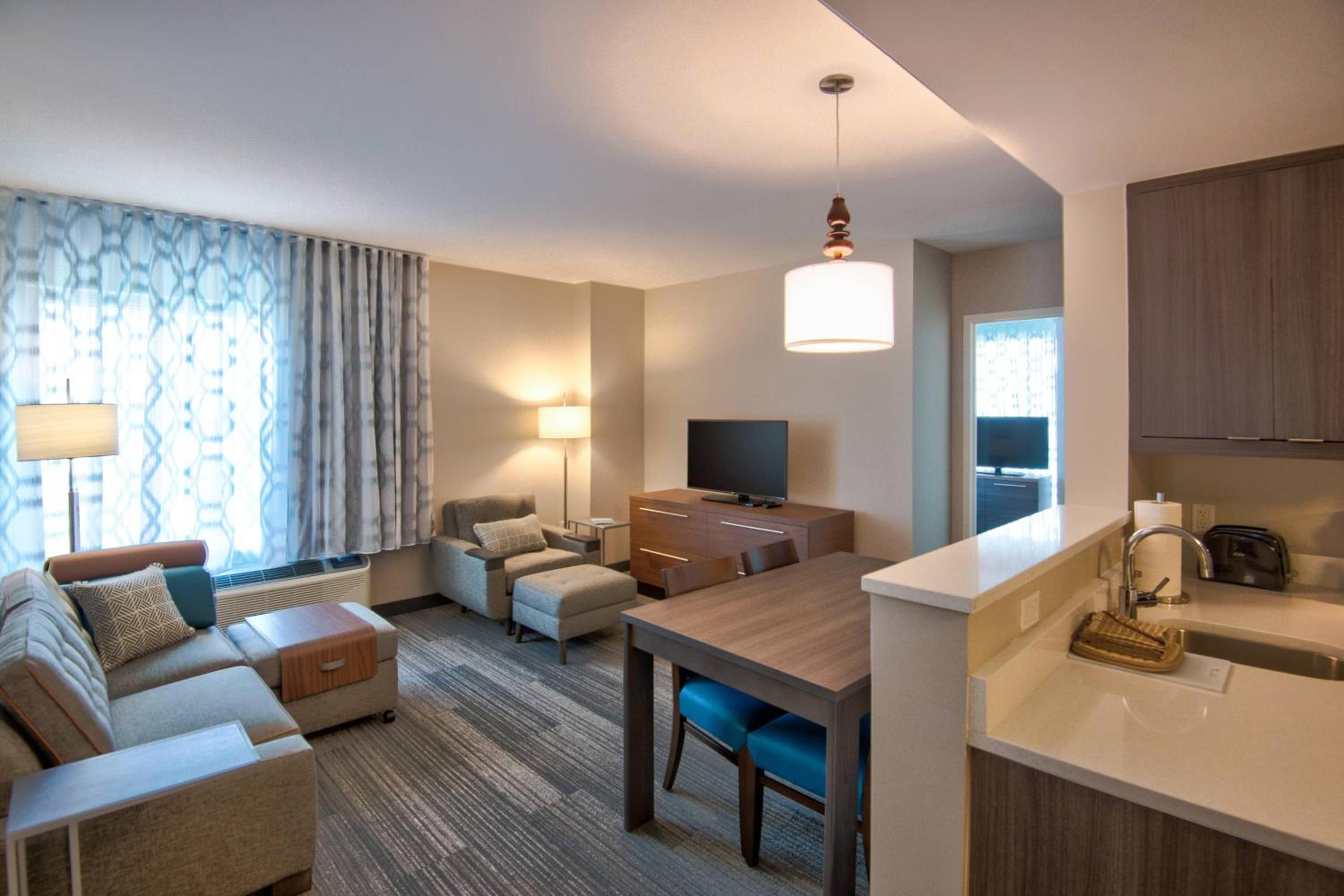 Two-Bedroom Suite - Photo 4