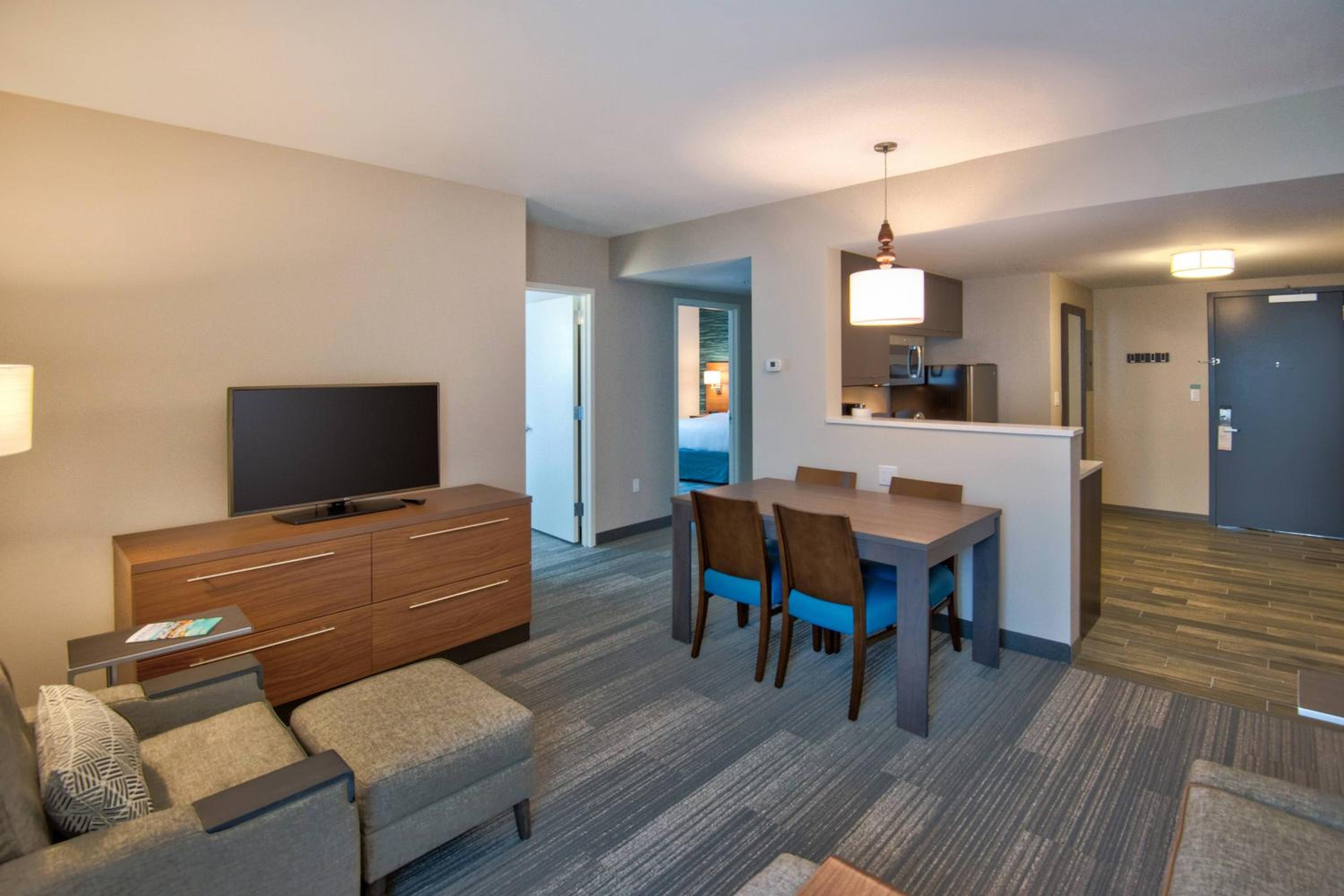 Two-Bedroom Suite - Photo 5