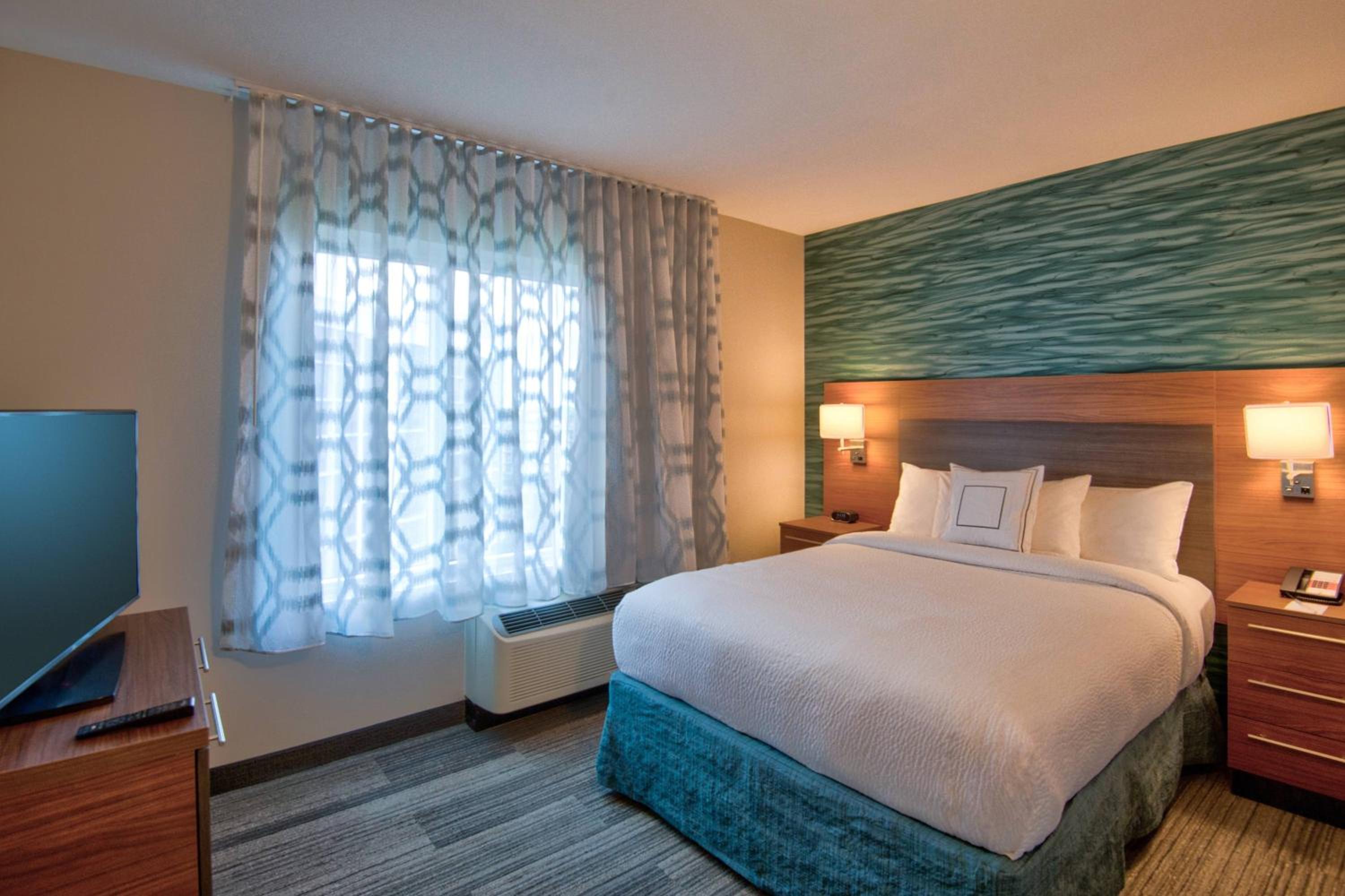 Two-Bedroom Suite - Photo 3