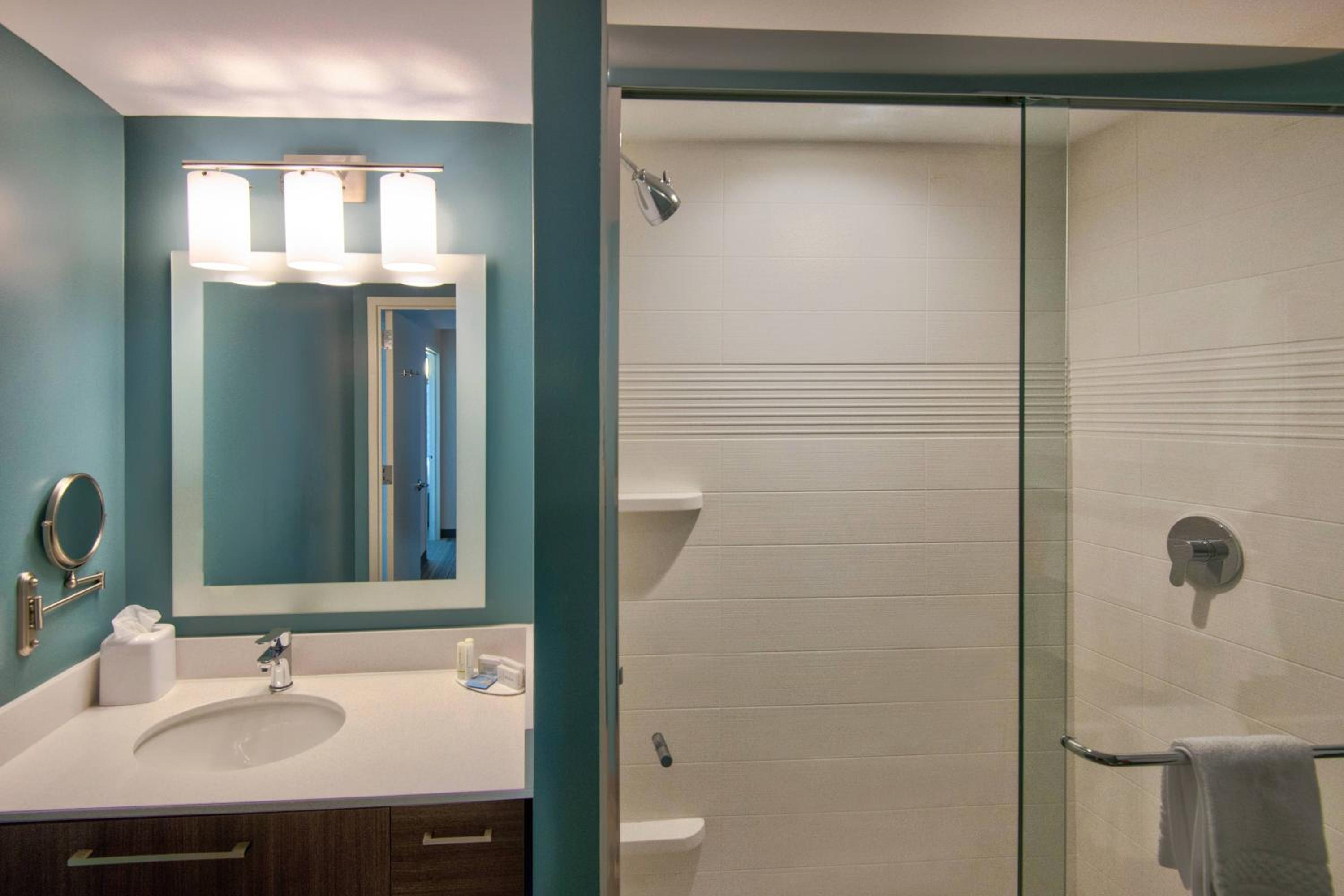 Two-Bedroom Suite - Photo 2