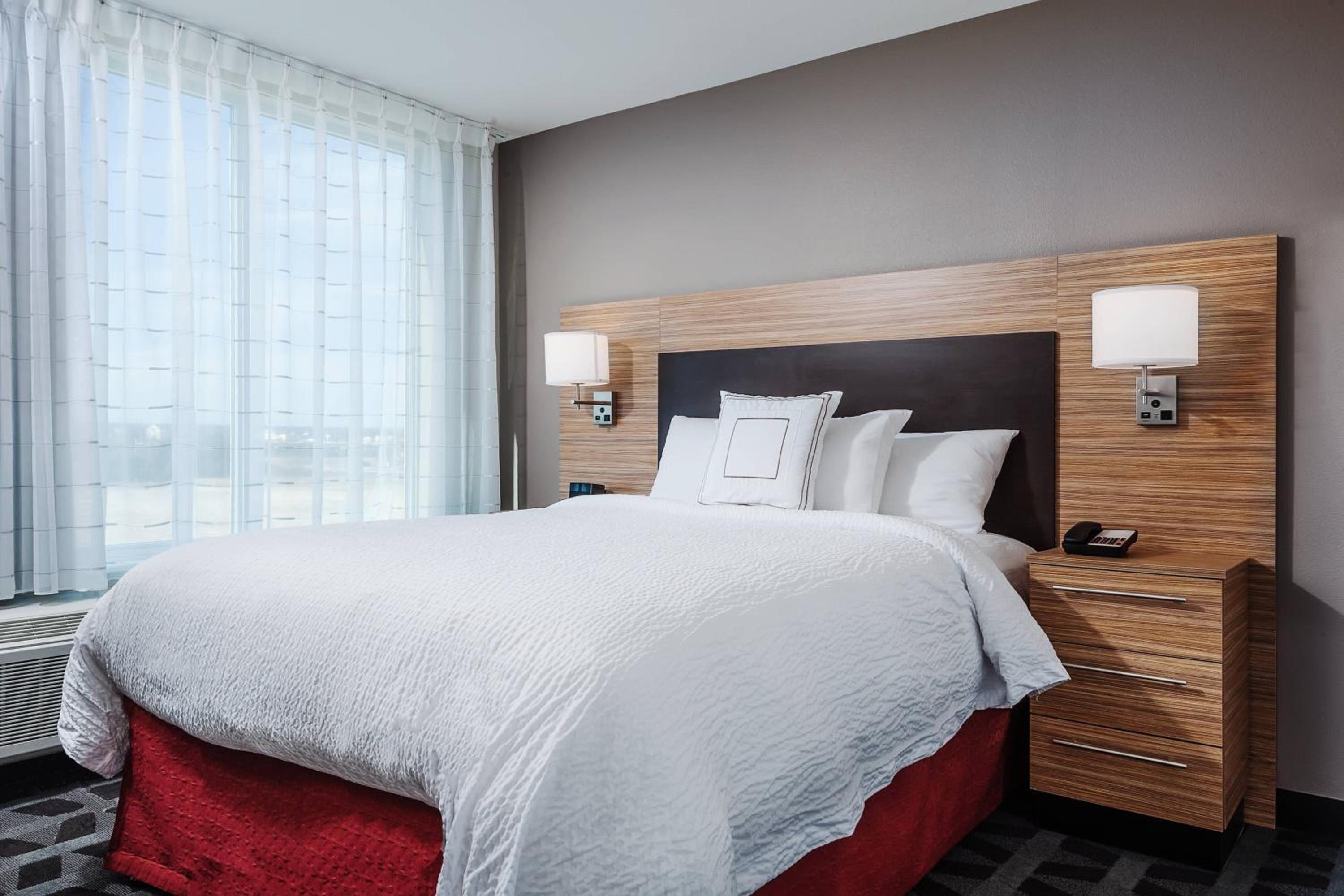 One-Bedroom Queen Suite with Sofa Bed - Hearing Accessible photo 2