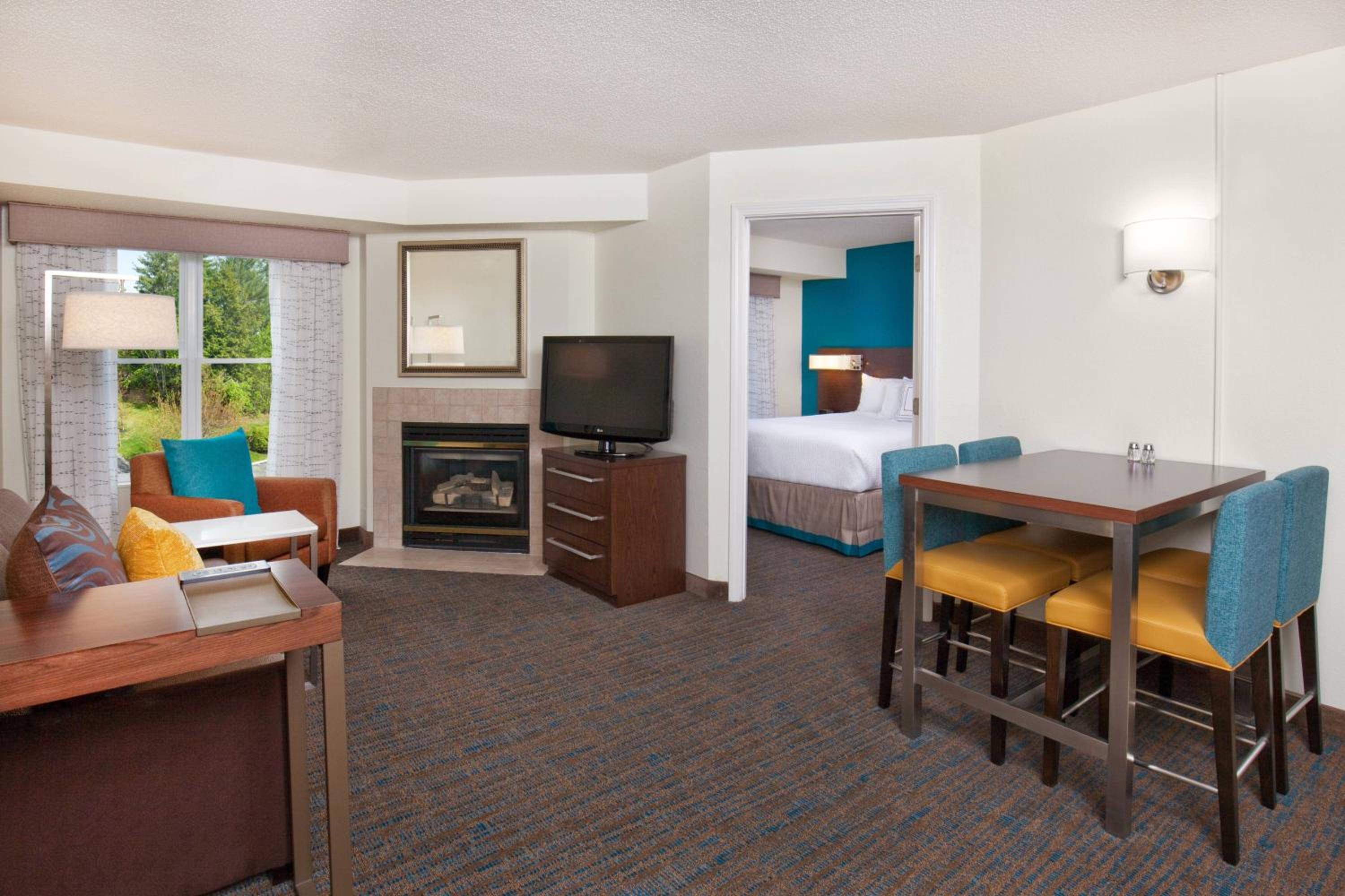 Two-Bedroom Queen Suite with Sofa Bed - Photo 5