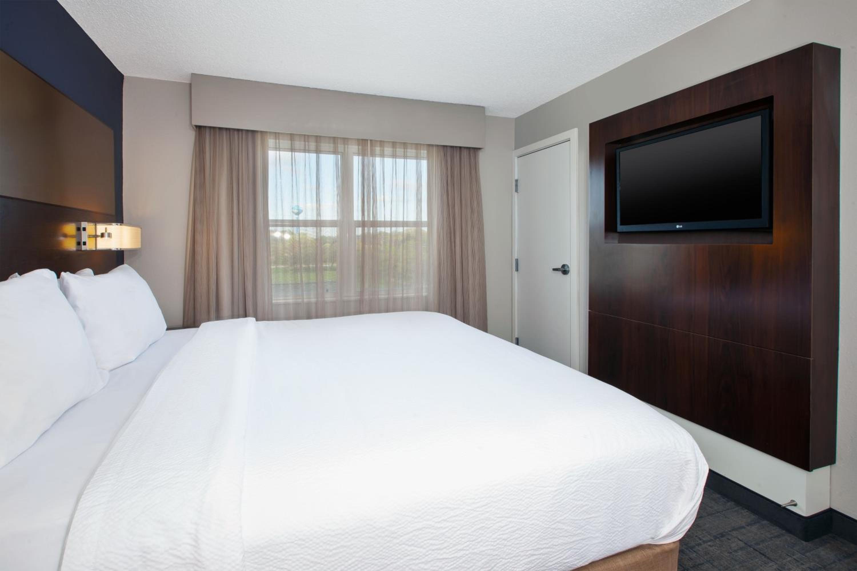 One-Bedroom King Suite with Sofa Bed - Photo 4