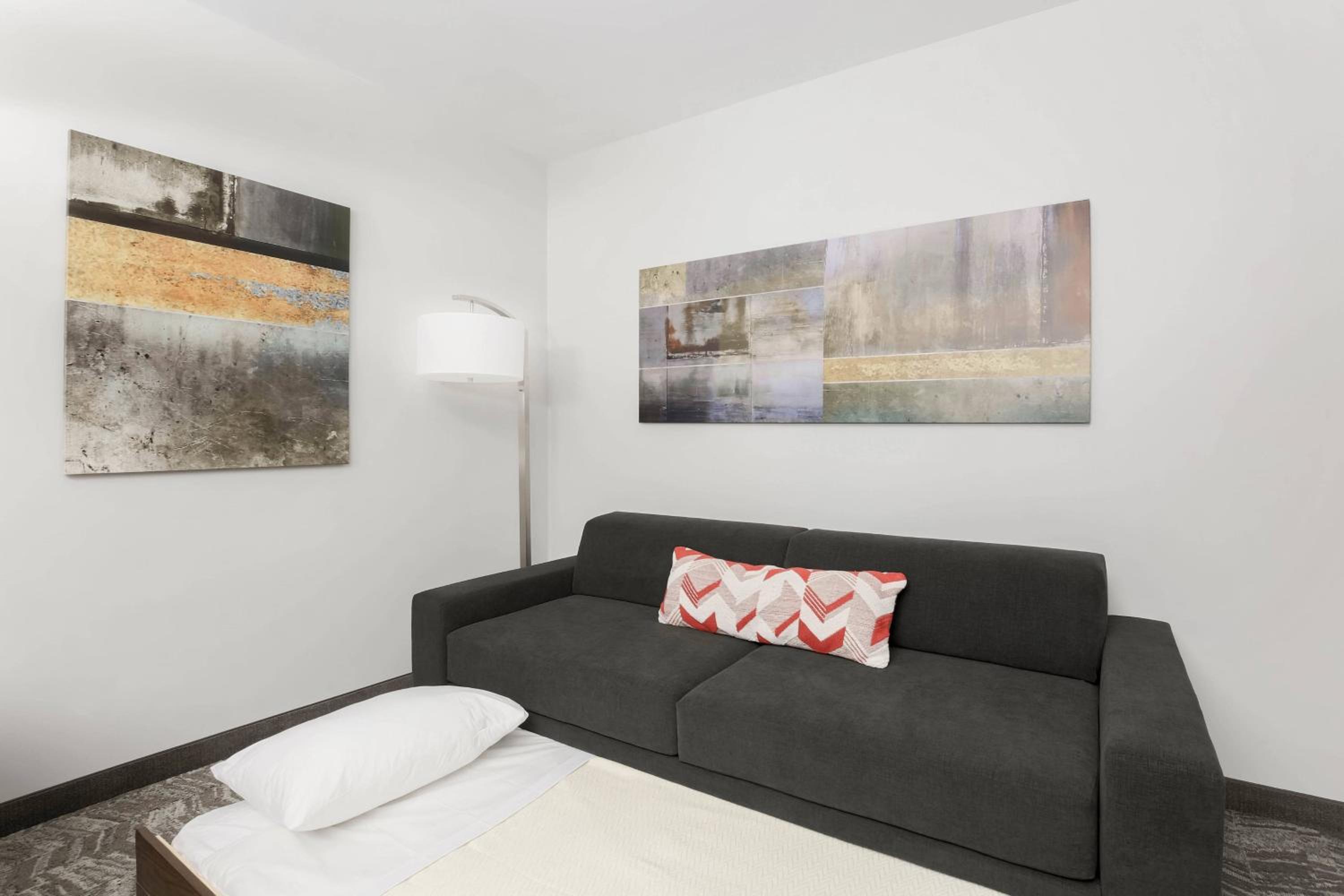 Suite, 1 King, Trundle bed - Photo 1