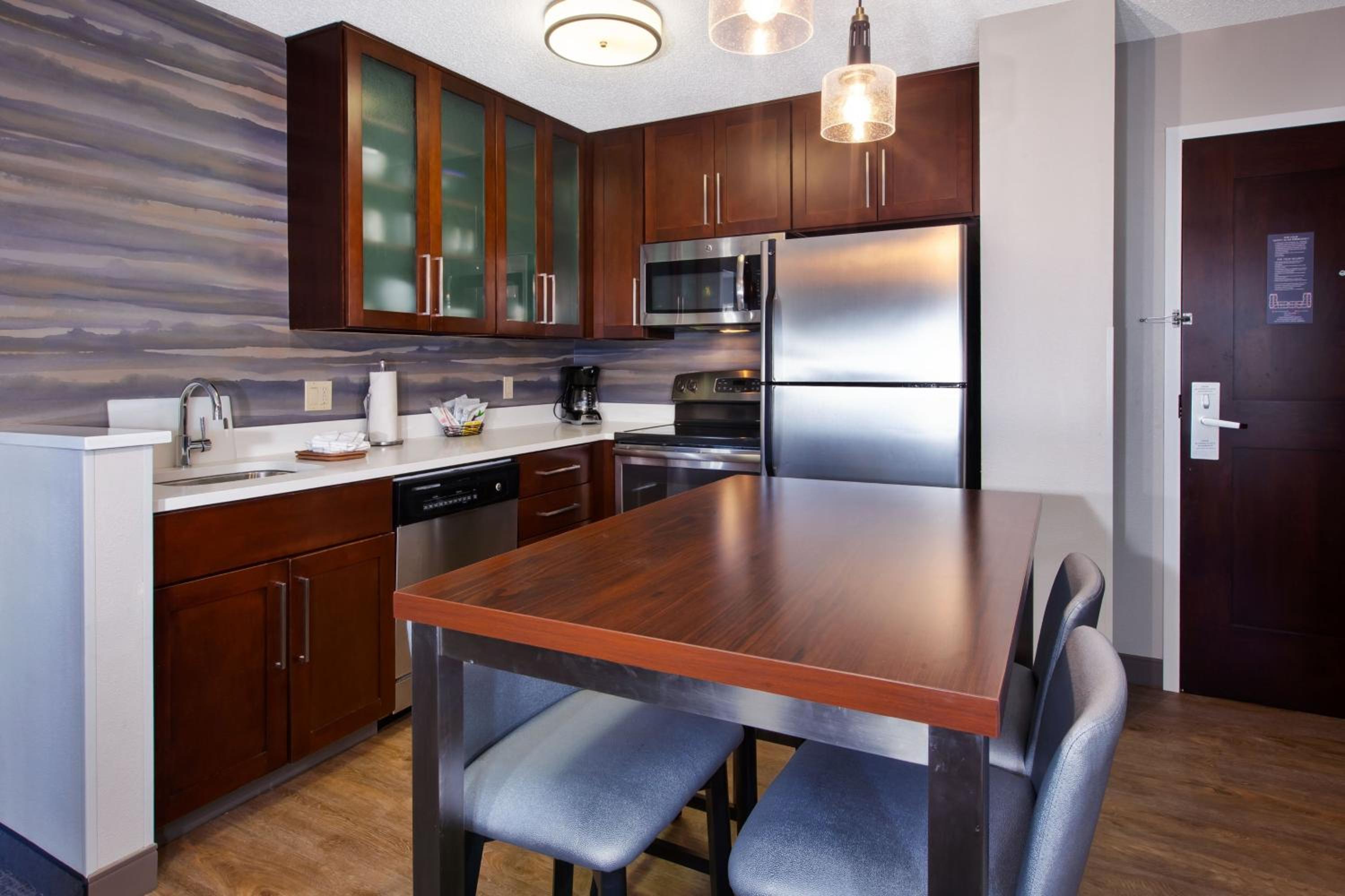 Two-Bedroom Suite - Photo 4