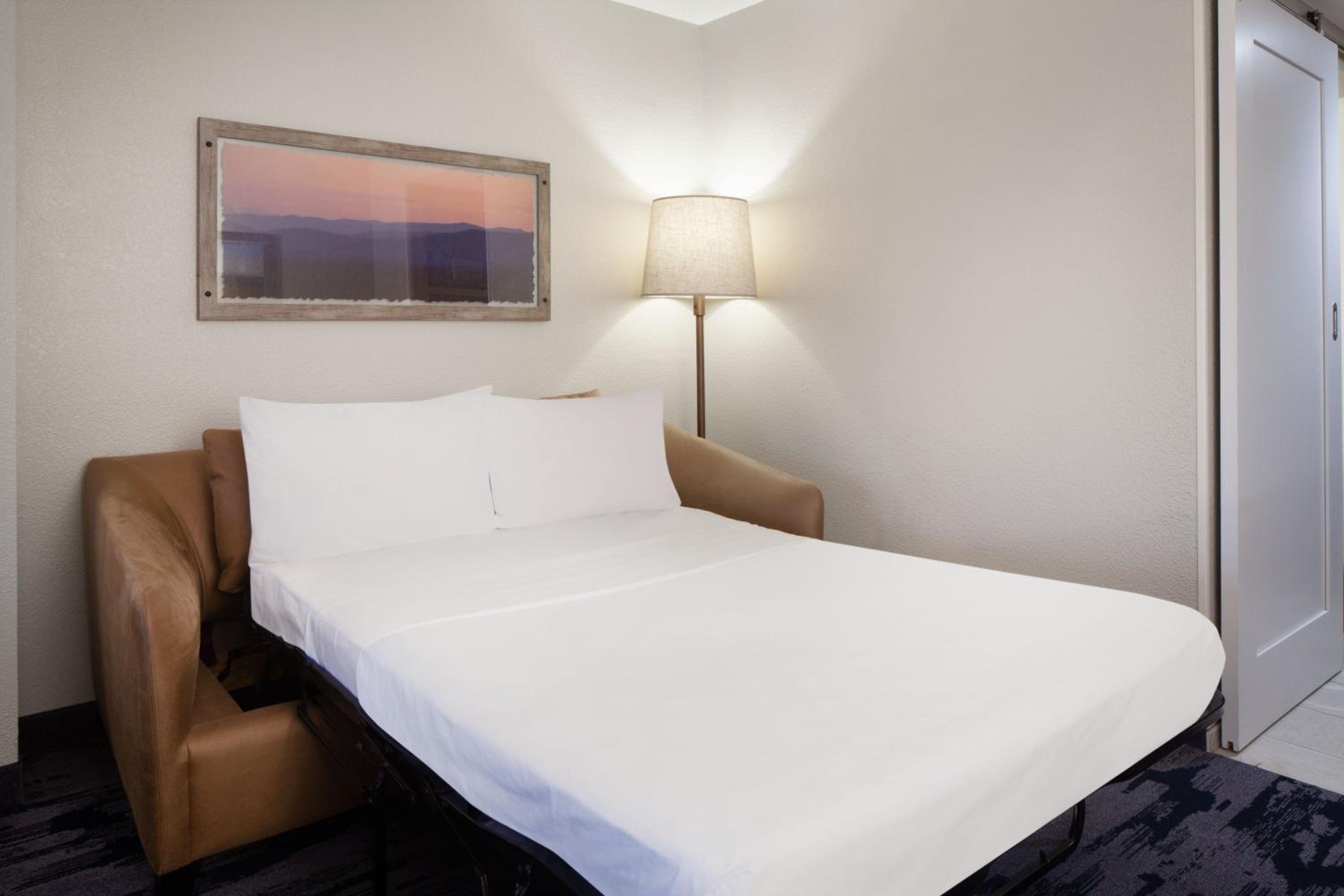 King Guest Room with Sofa Bed - Photo 9