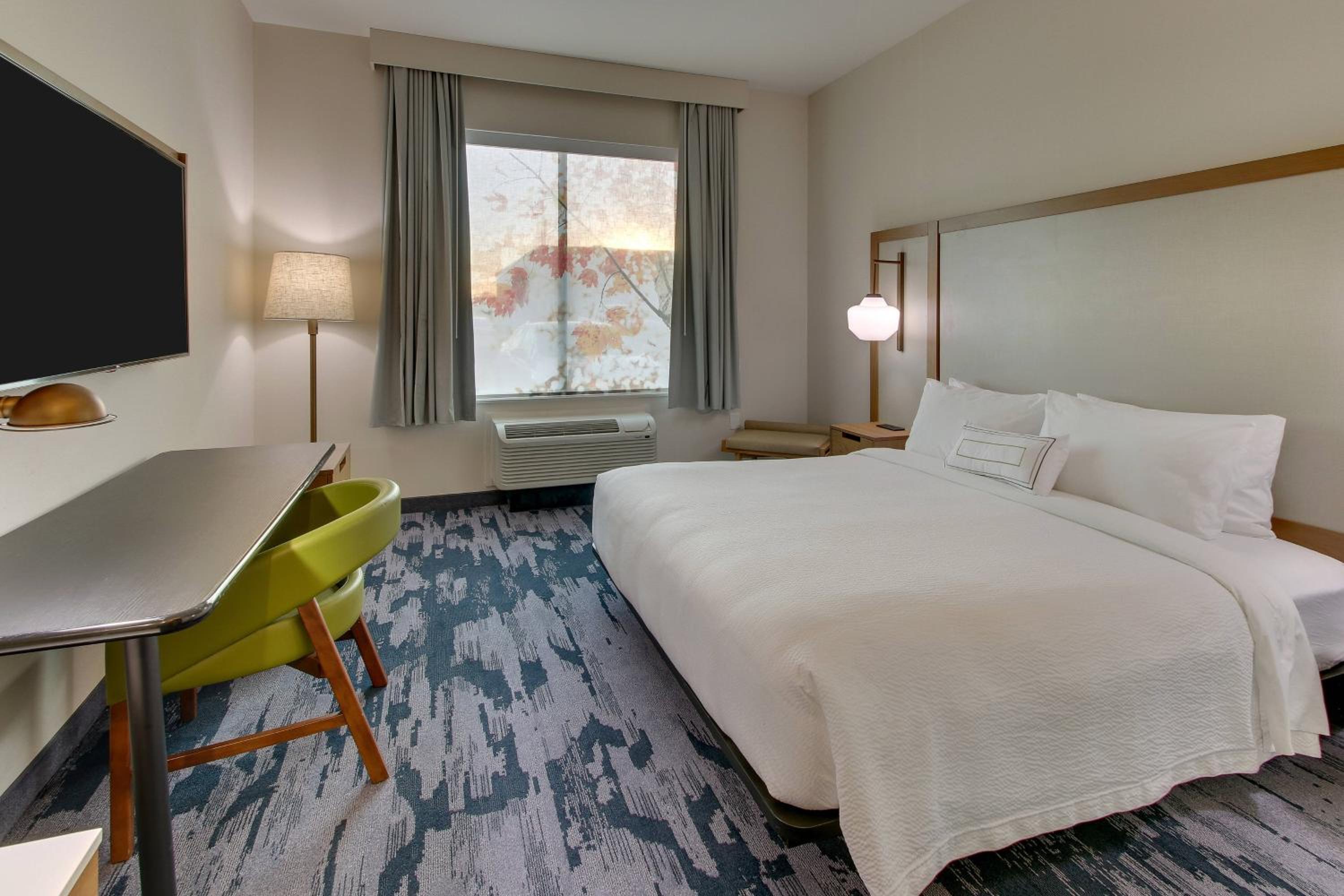 Guest Room, 1 King - Photo 1