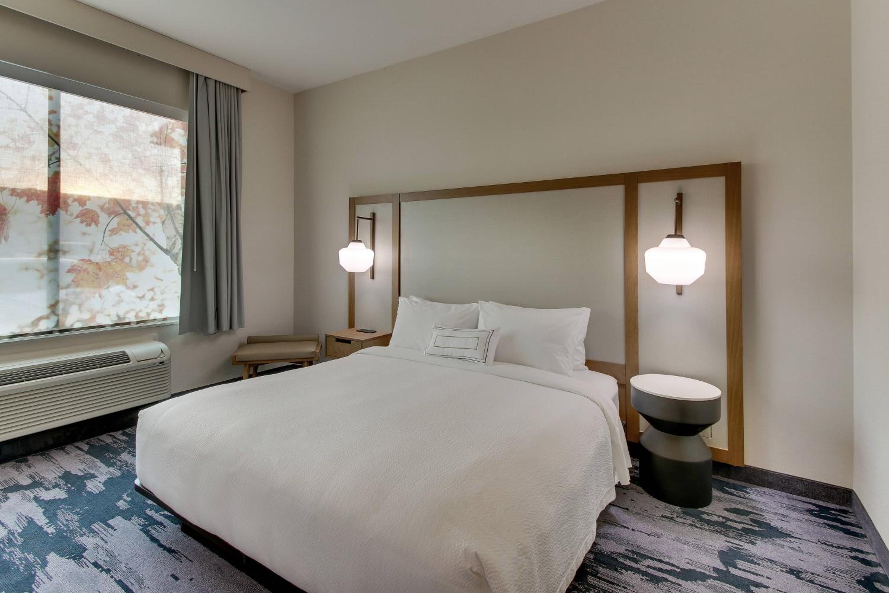 Guest Room, 1 King - Photo 5