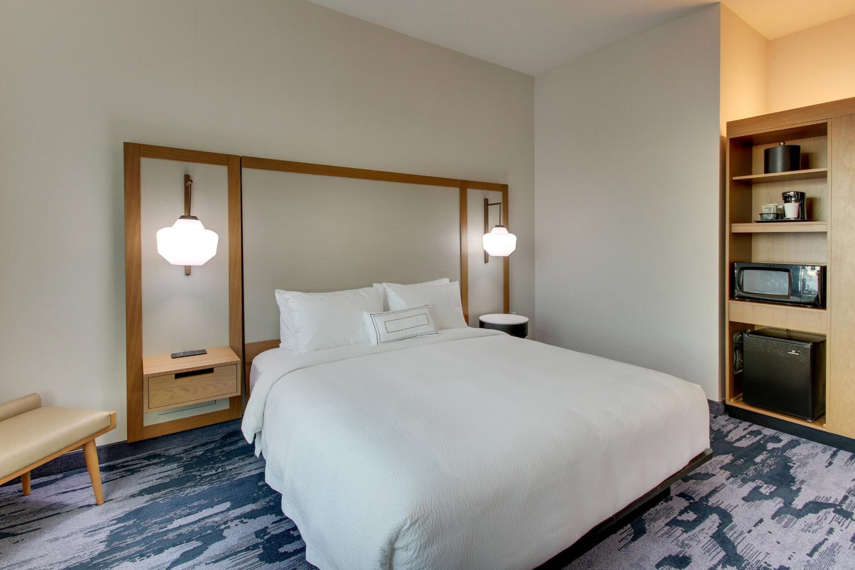 Guest Room, 1 King - Photo 4