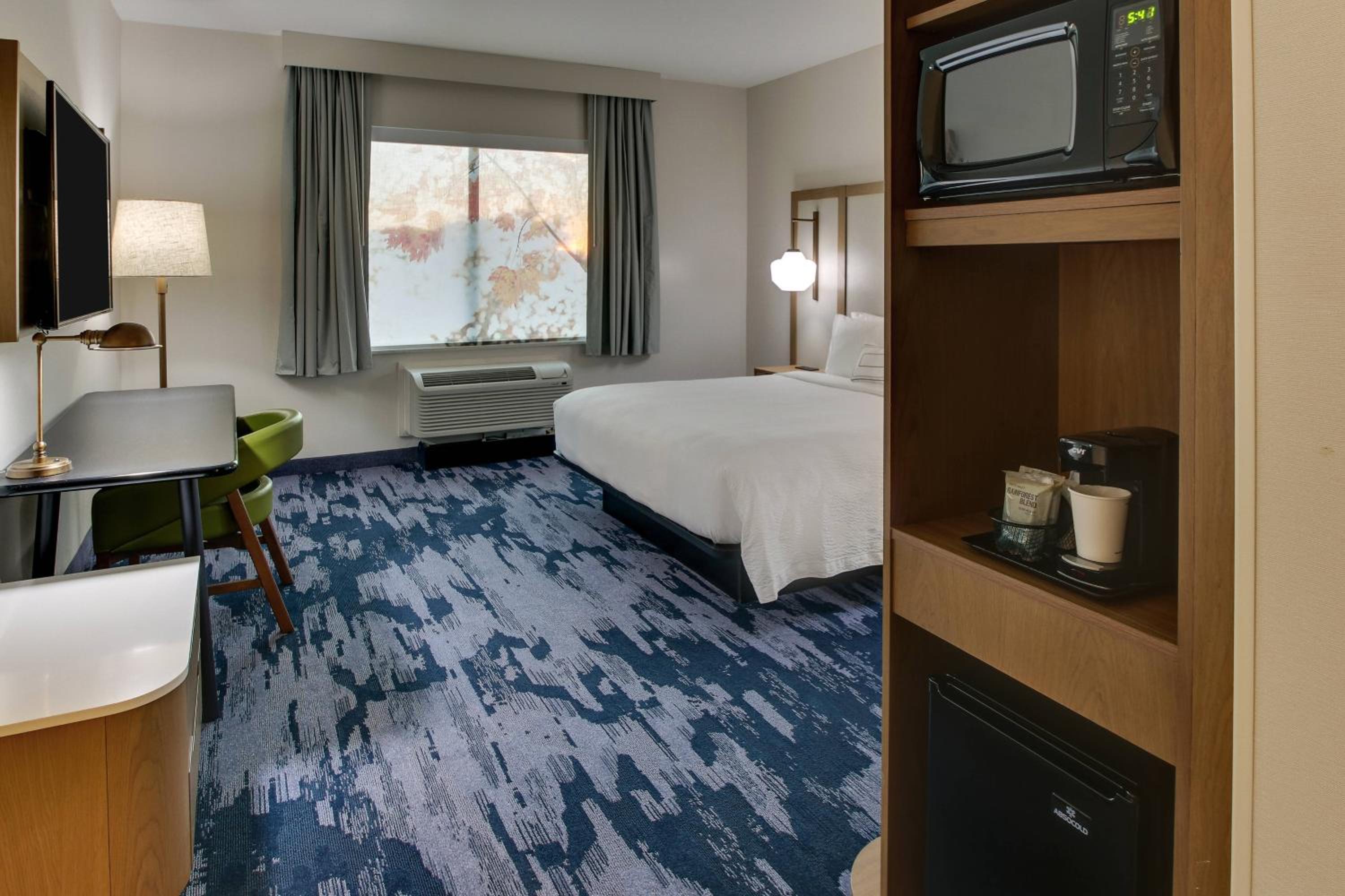 Guest Room, 1 King - Photo 7