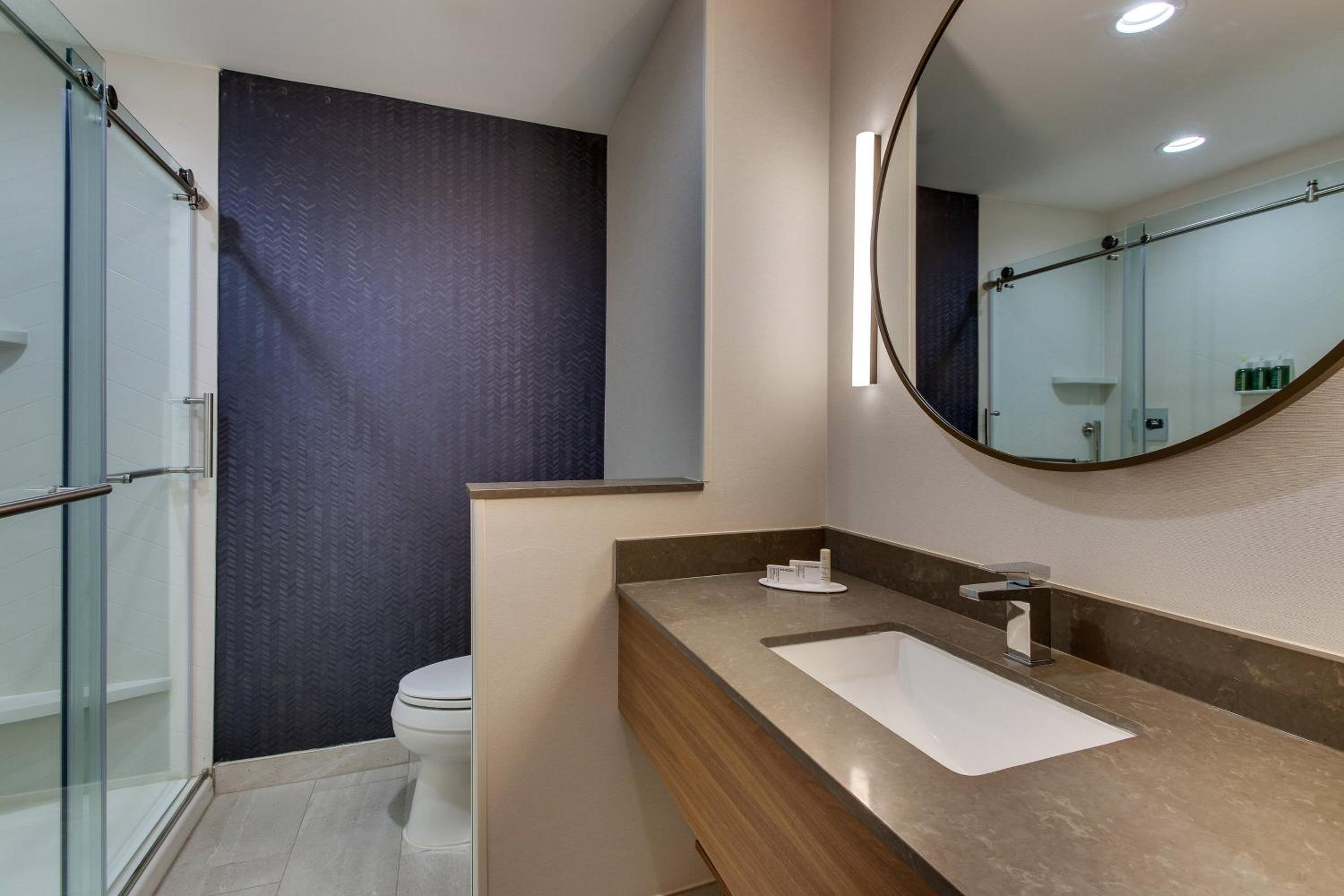 Guest Room, 1 King - Photo 6