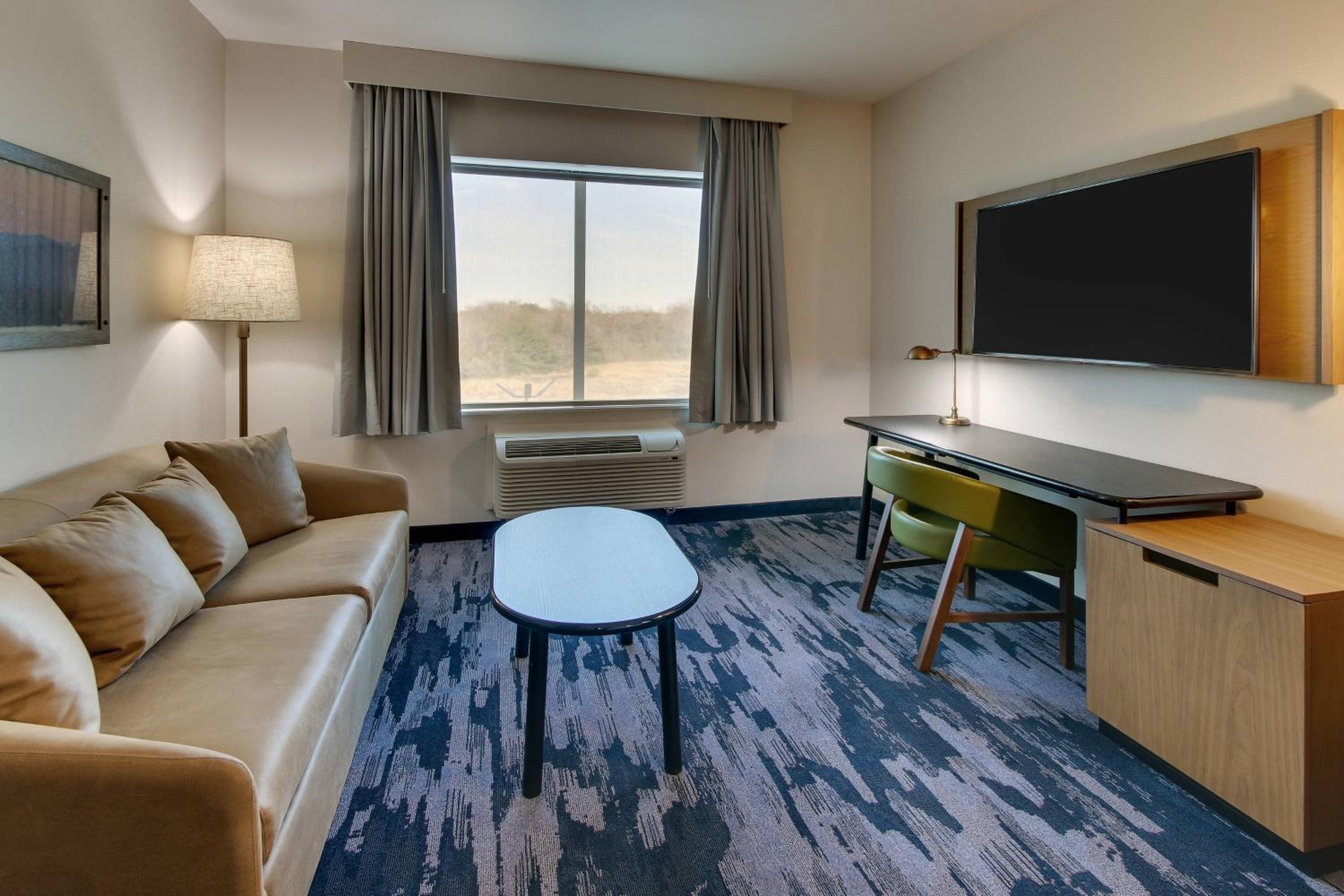 Suite, 1 King, Sofa bed - Photo 1