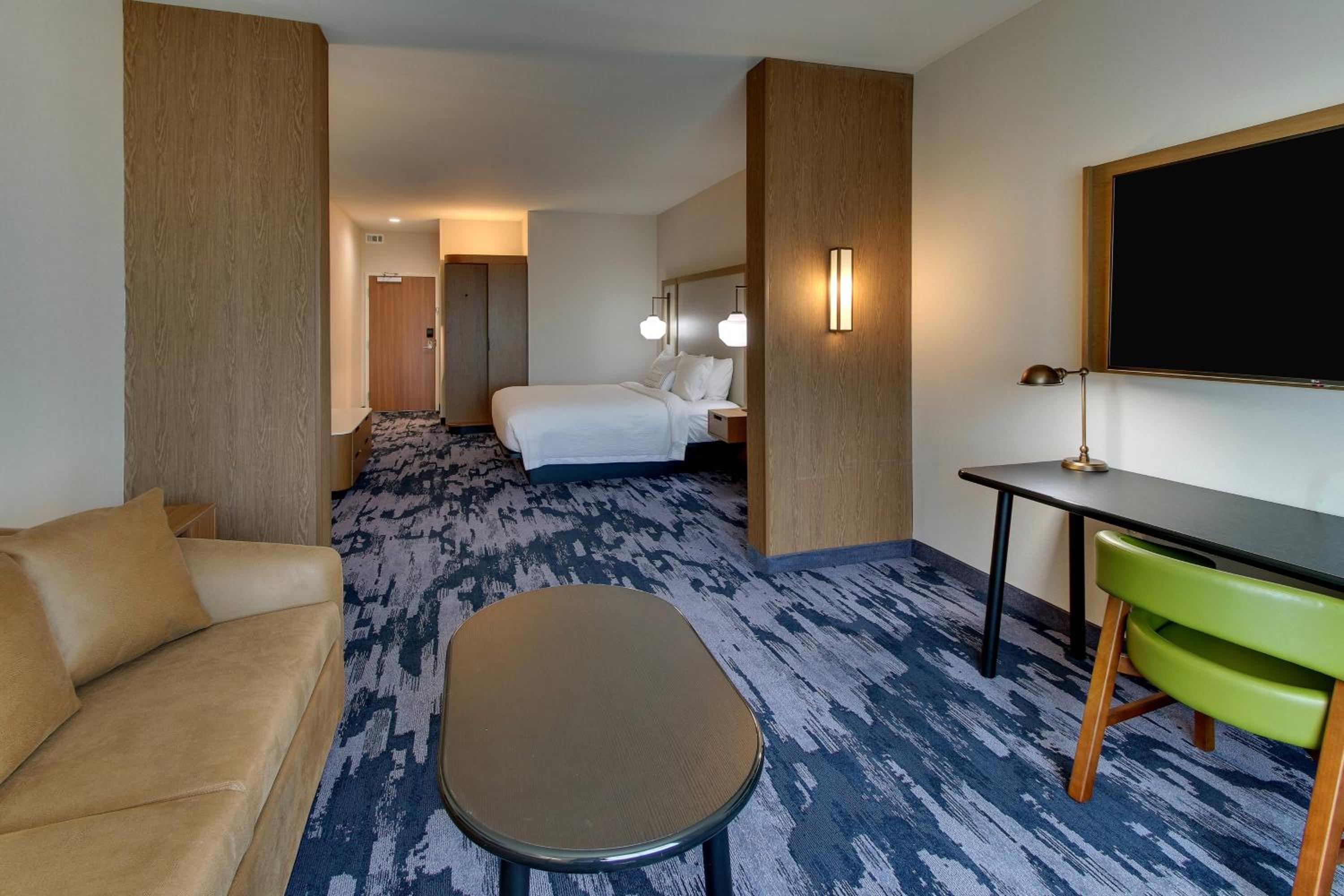 Suite, 1 King, Sofa bed - Photo 2