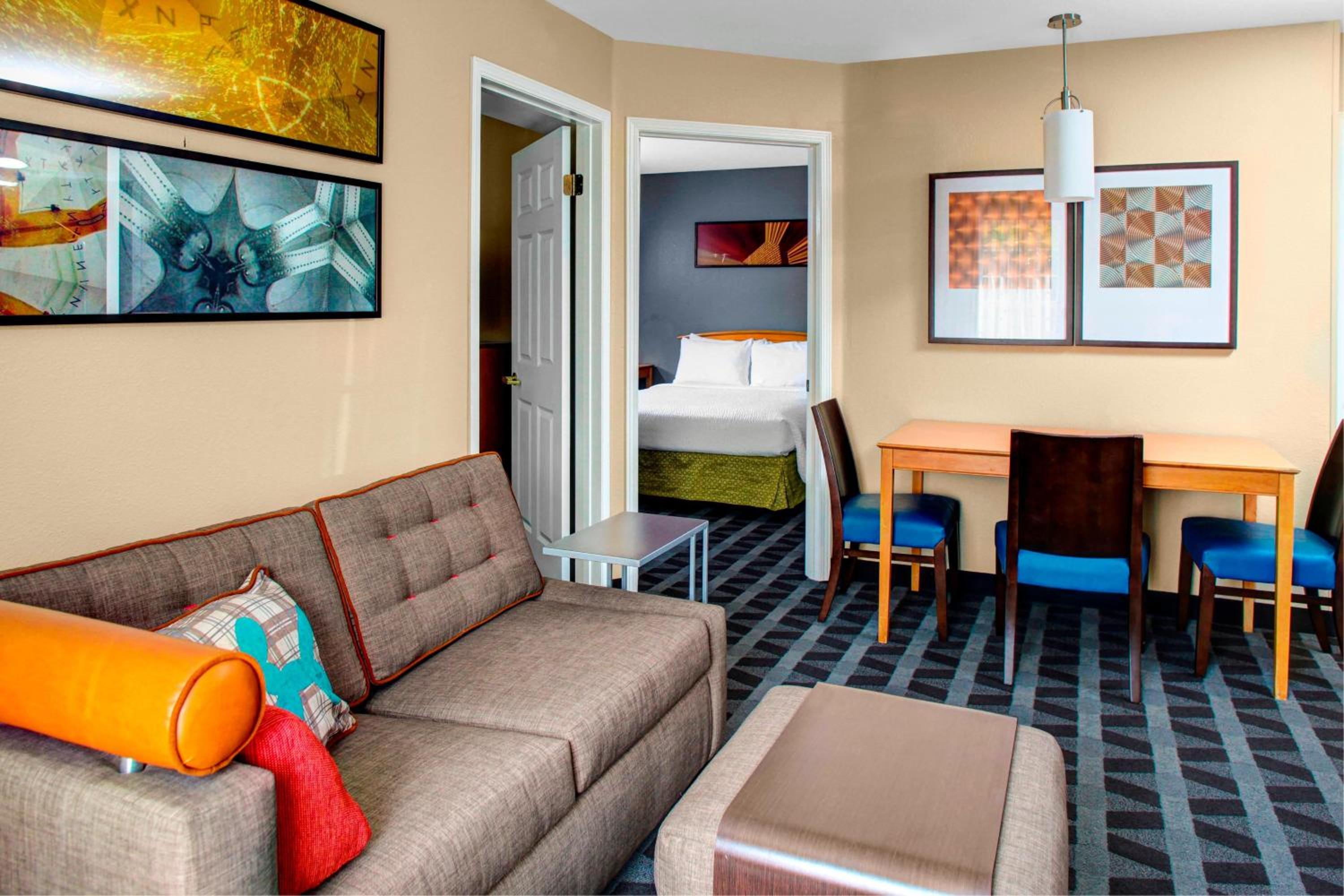 Two-Bedroom Suite - Photo 5