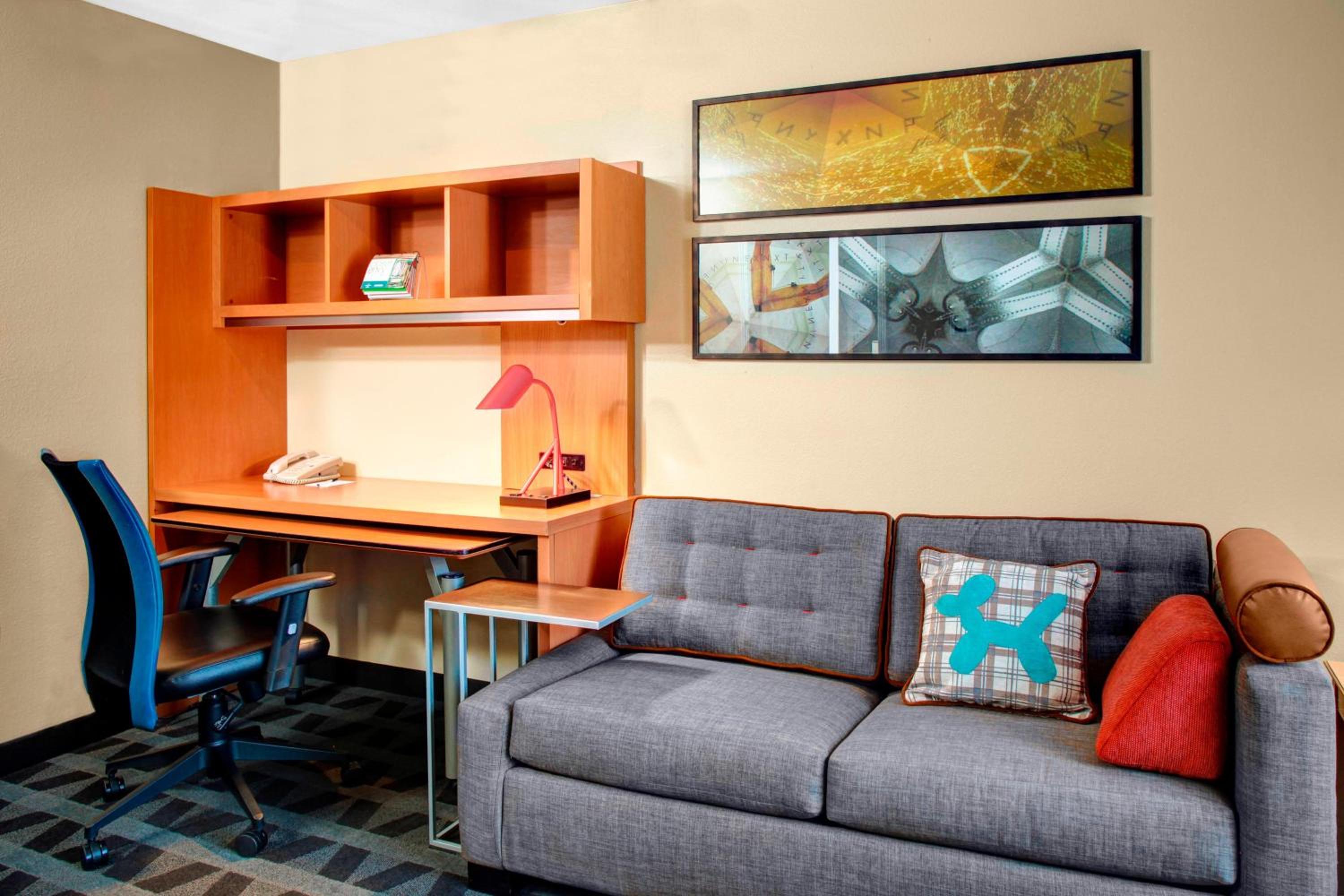 Queen Suite - Photo 1