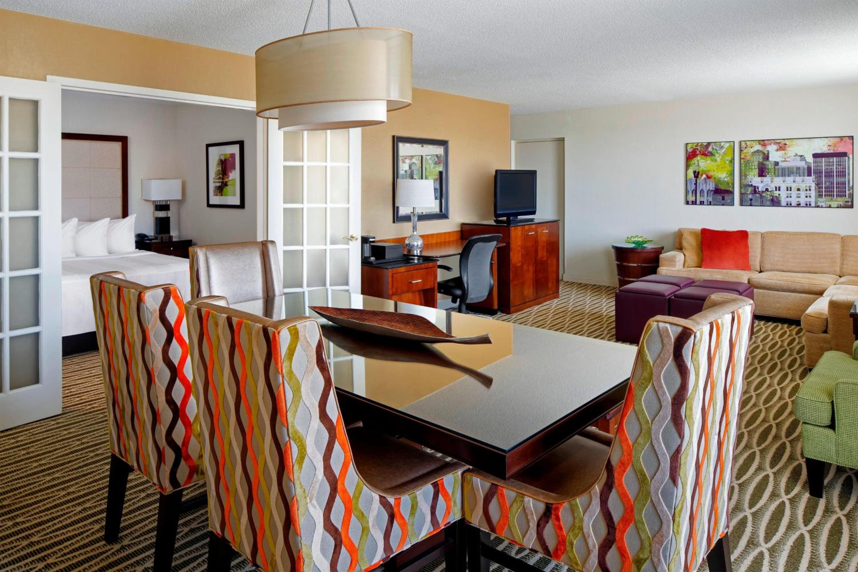 One Bedroom Suite, Concierge lounge access, 1 King