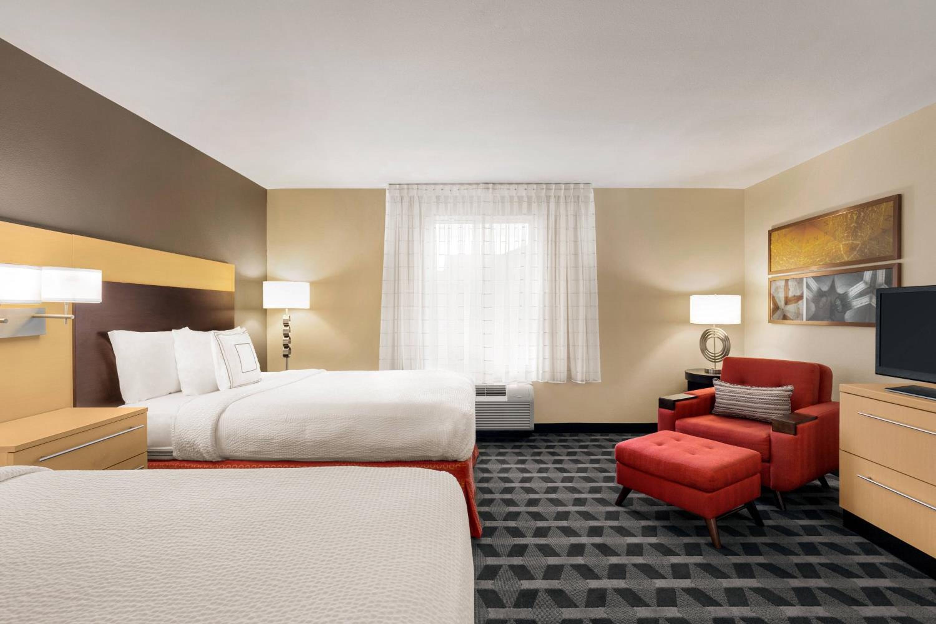 Queen Room with Two Queen Beds photo 1