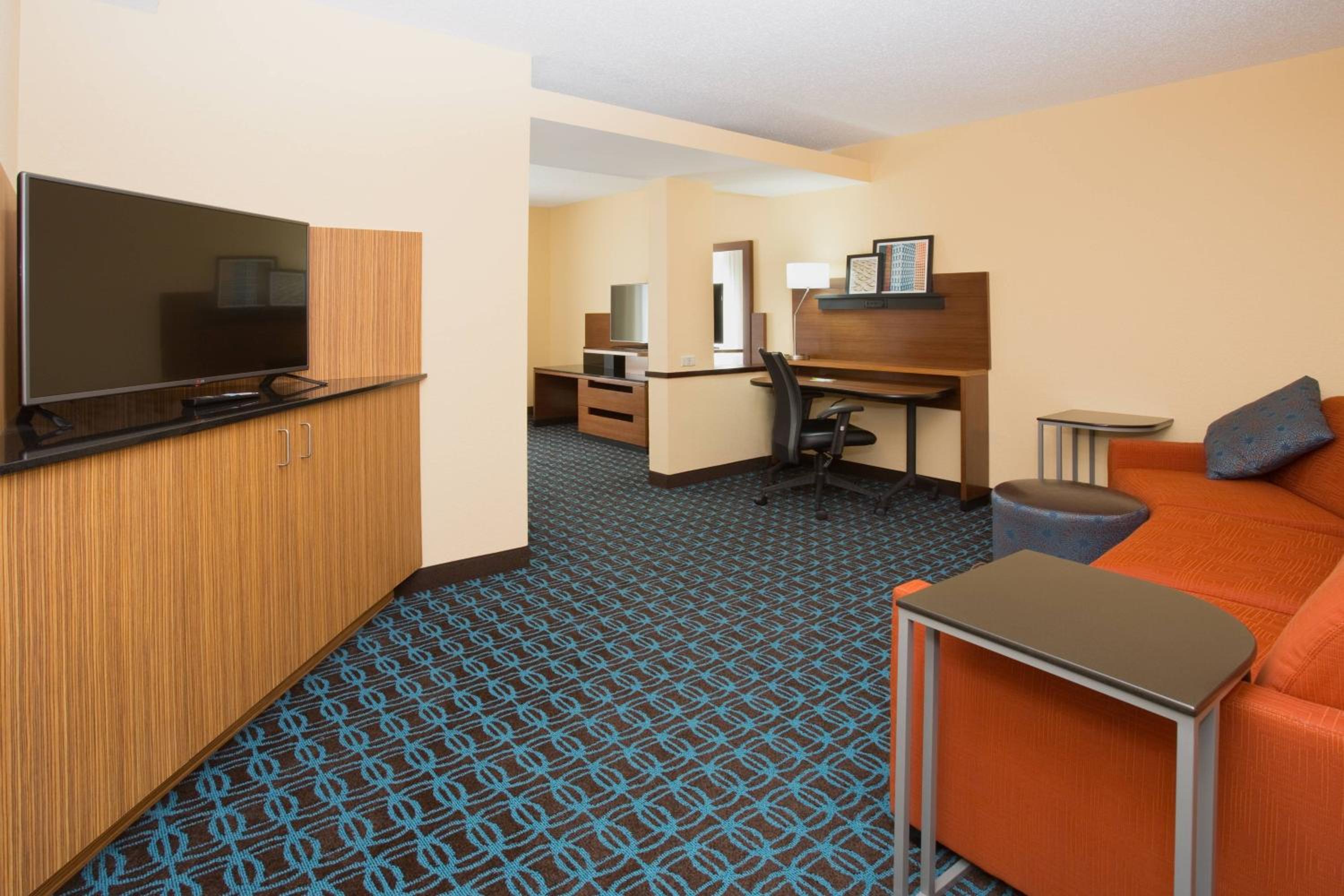 Executive King Suite with Sofa Bed - Photo 4