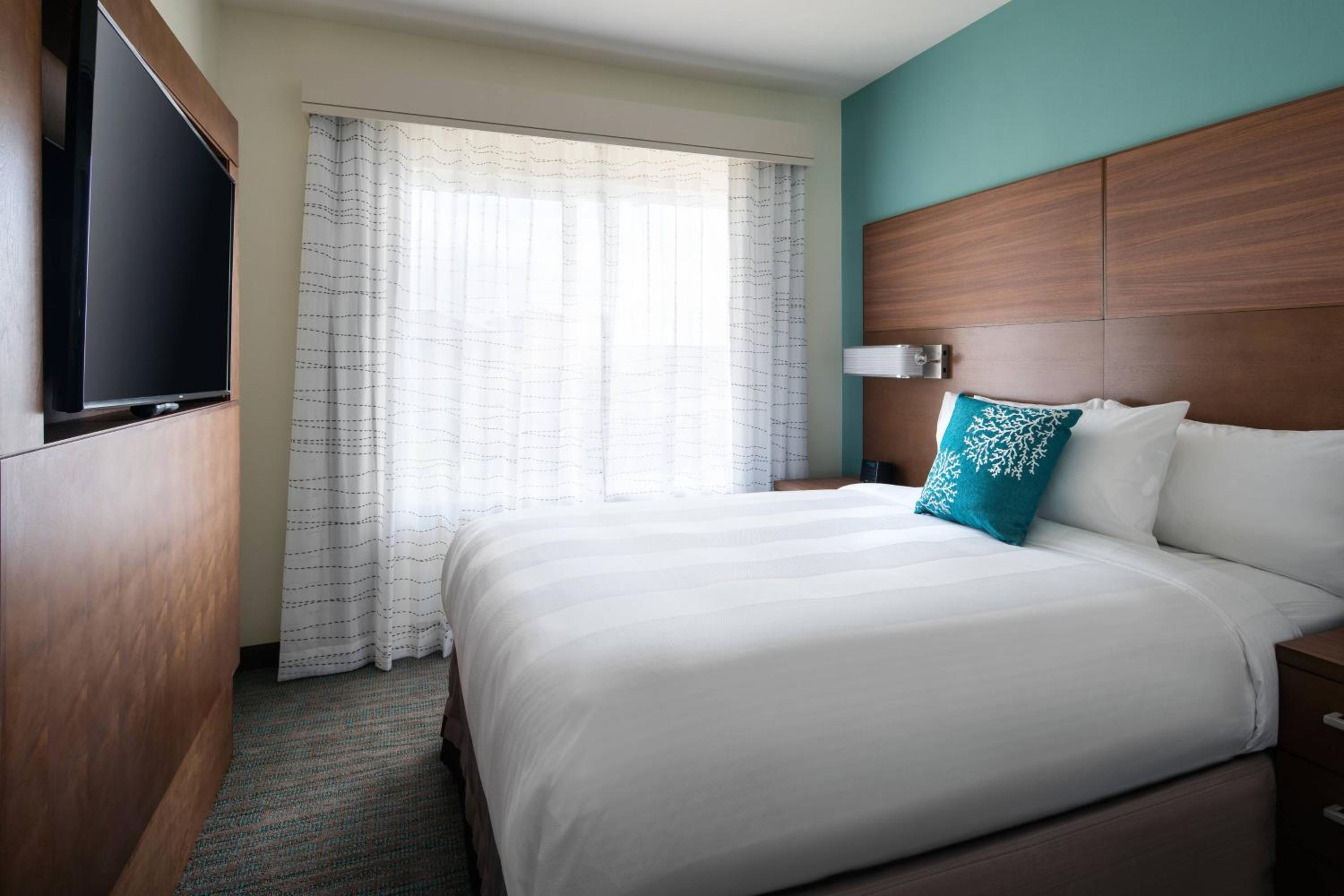 Two-Bedroom Suite with Ocean View thumbnail 5