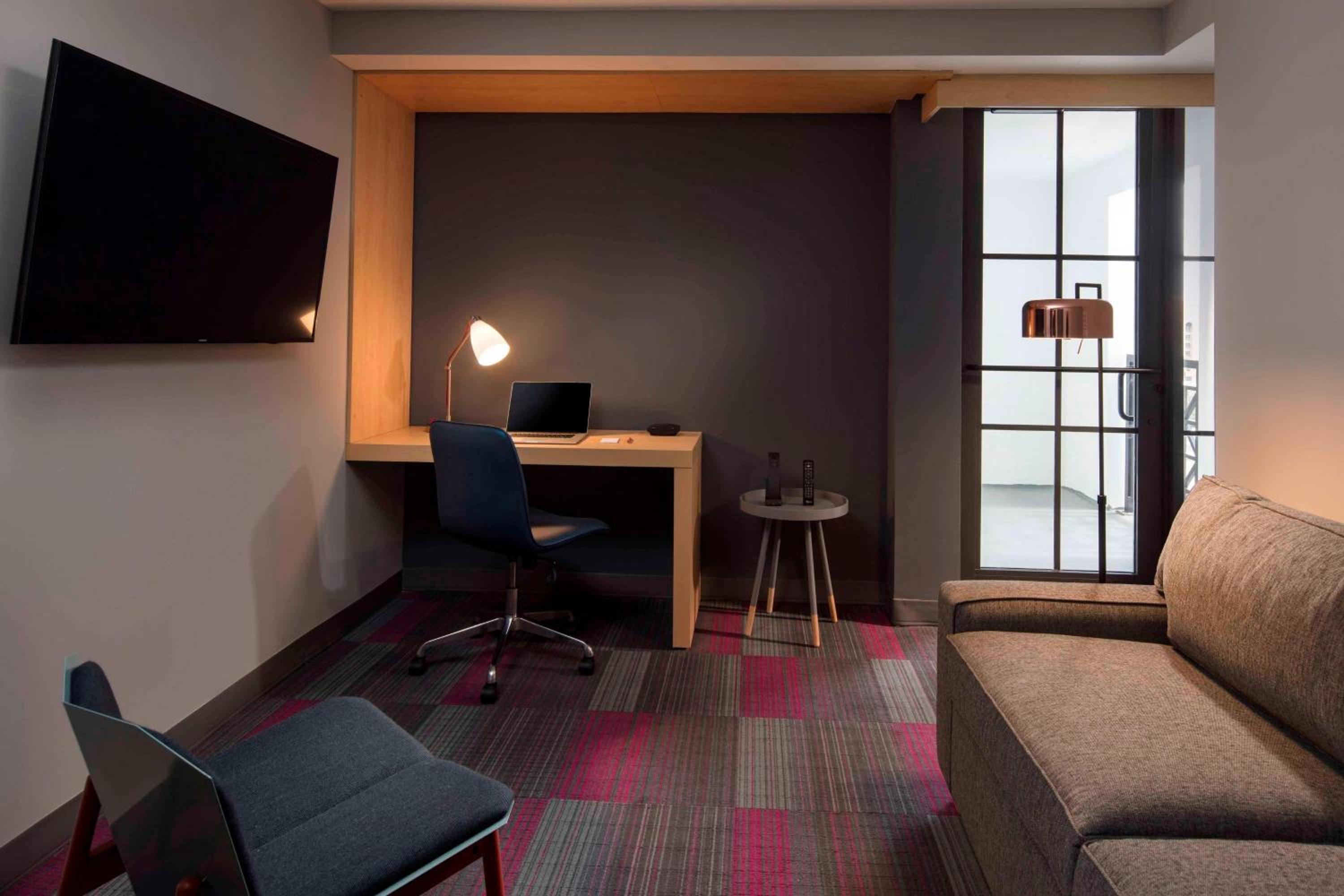 Aloft Guest Suite, Guest room, 2 Double, City view, Balcony photo 3