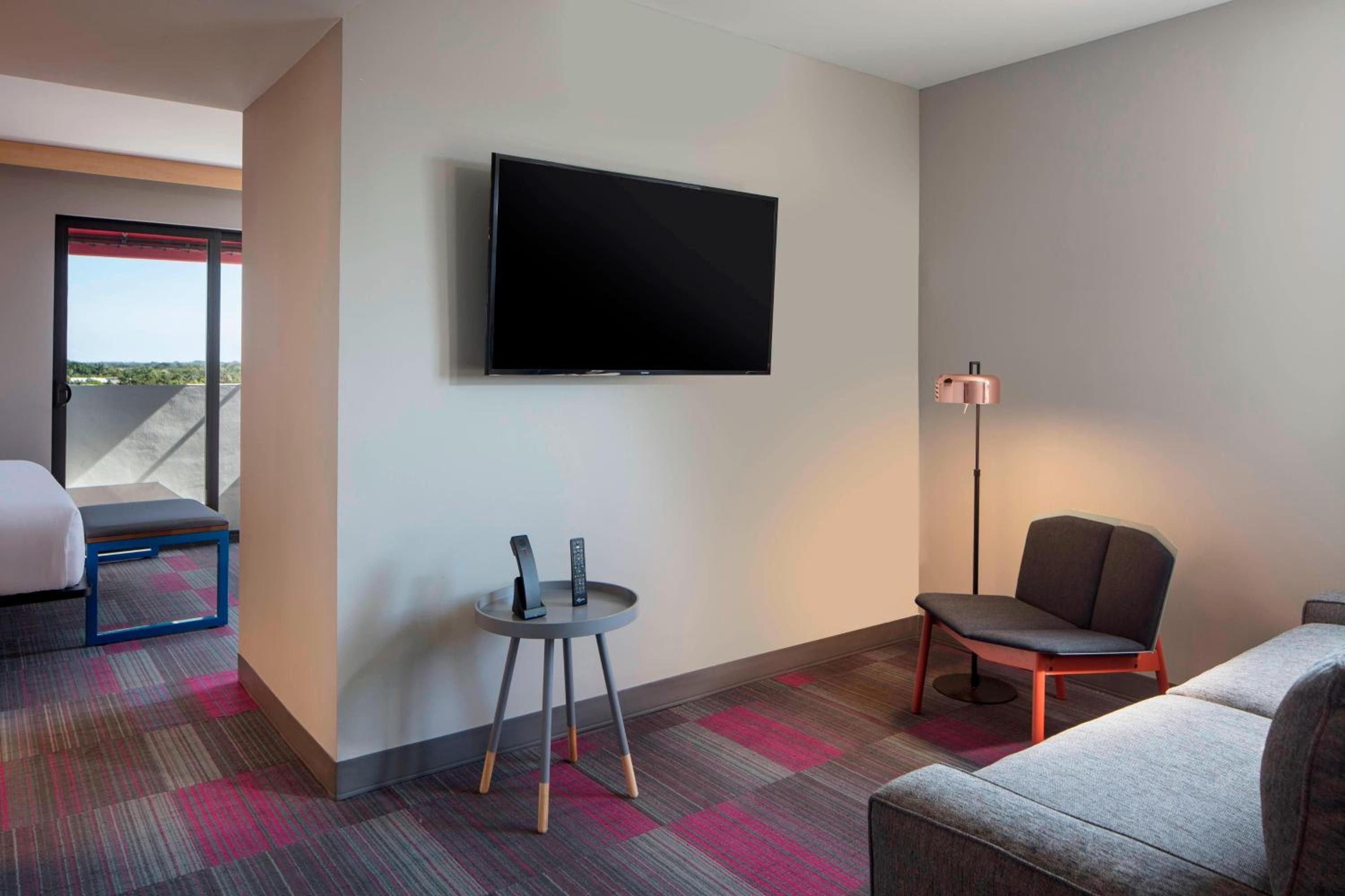 Suite, 1 King, Alternate bed: sofa bed, Corner room photo 2
