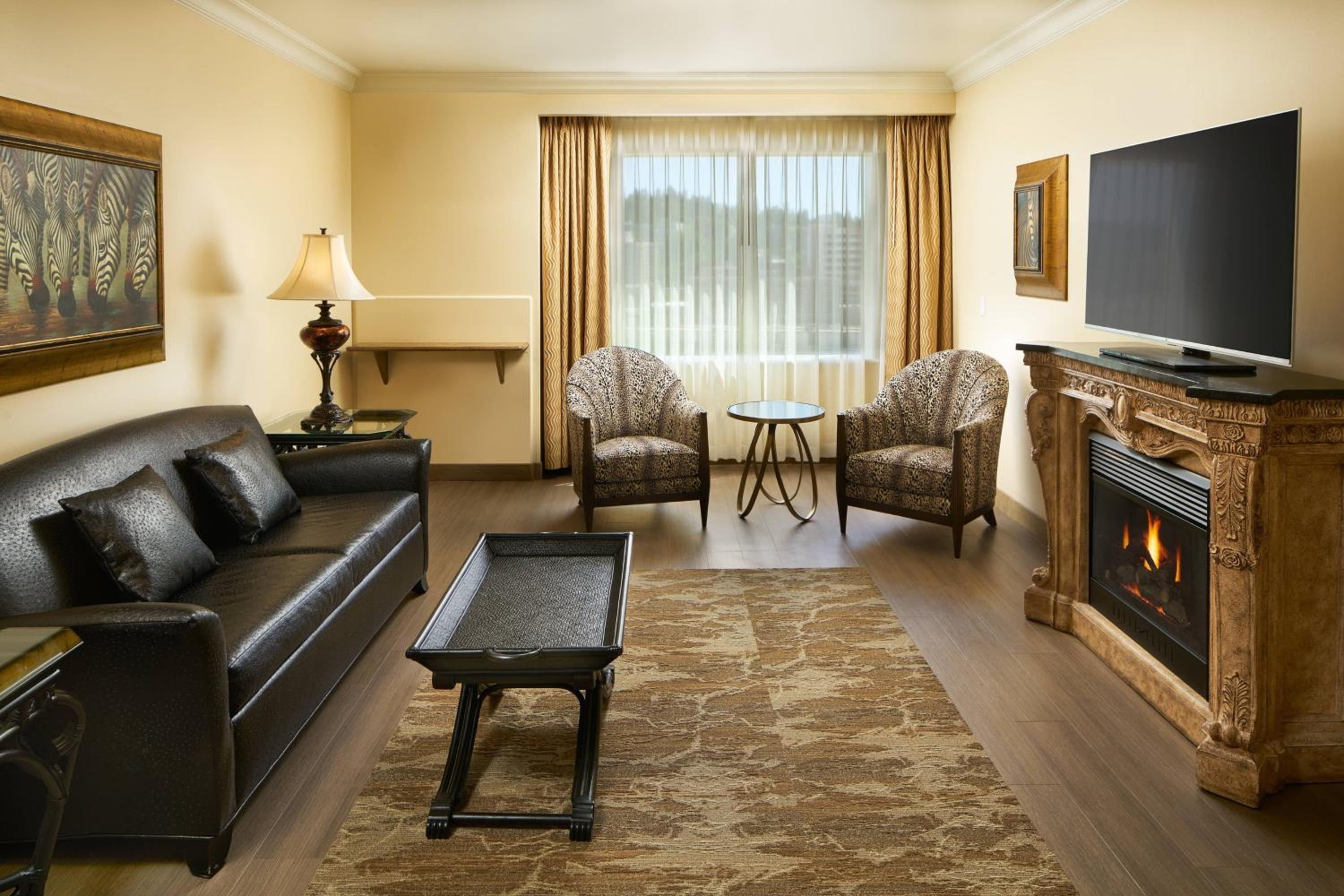 One-Bedroom Suite with Sofa Bed photo 2