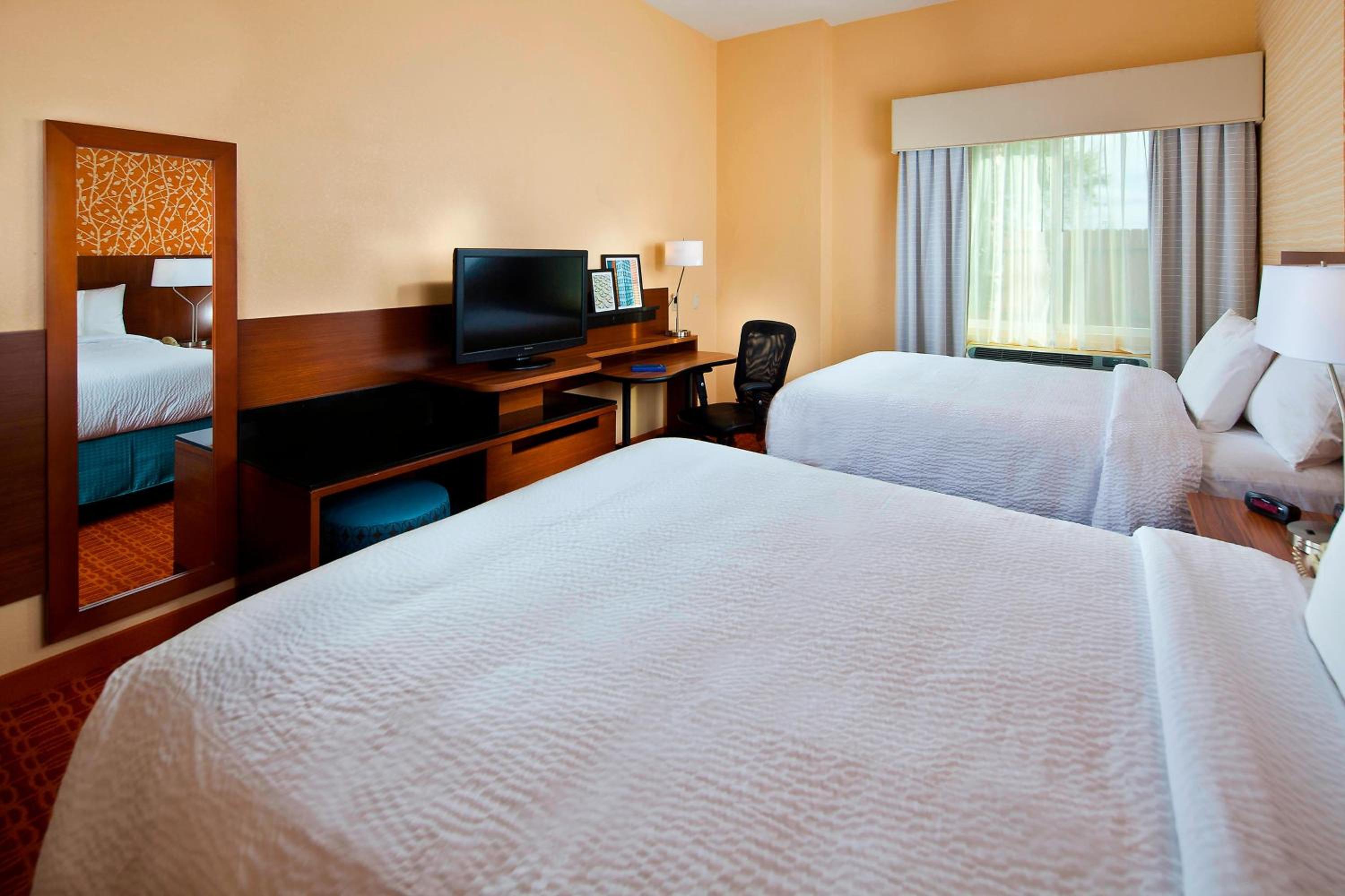 Queen Room with Two Queen Beds - Photo 1