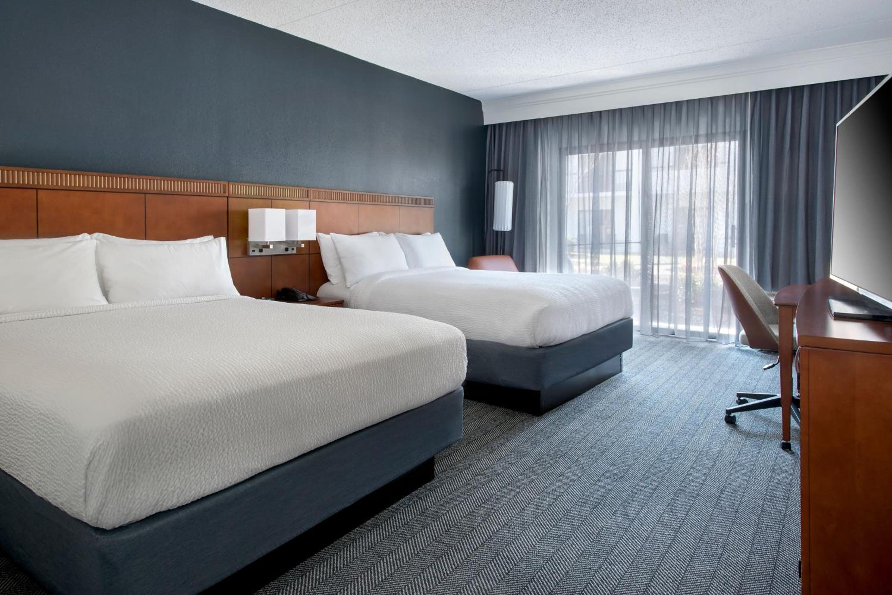 Queen Room with Two Queen Beds - Photo 1