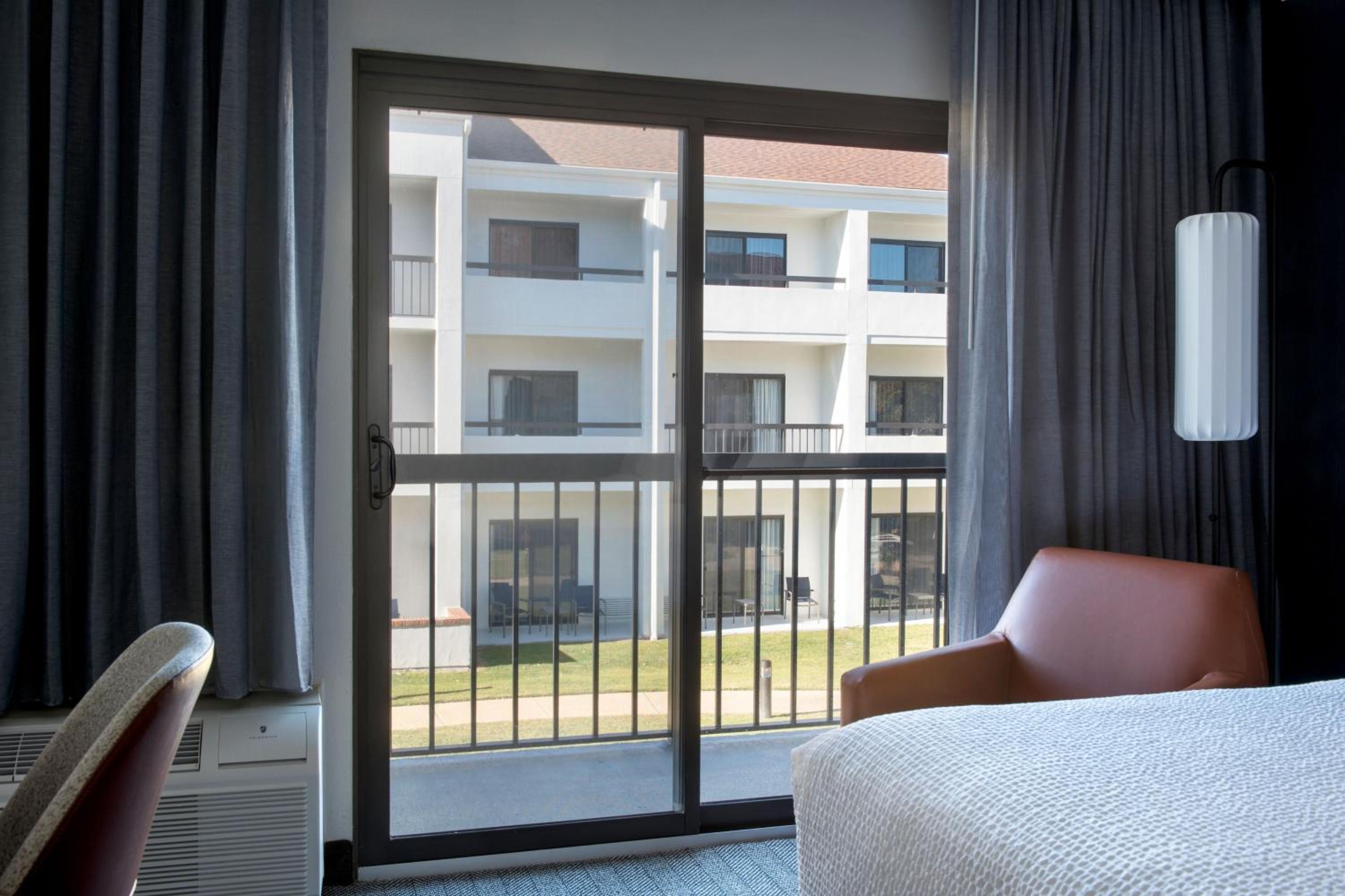 King Room with Sofa Bed - Photo 6