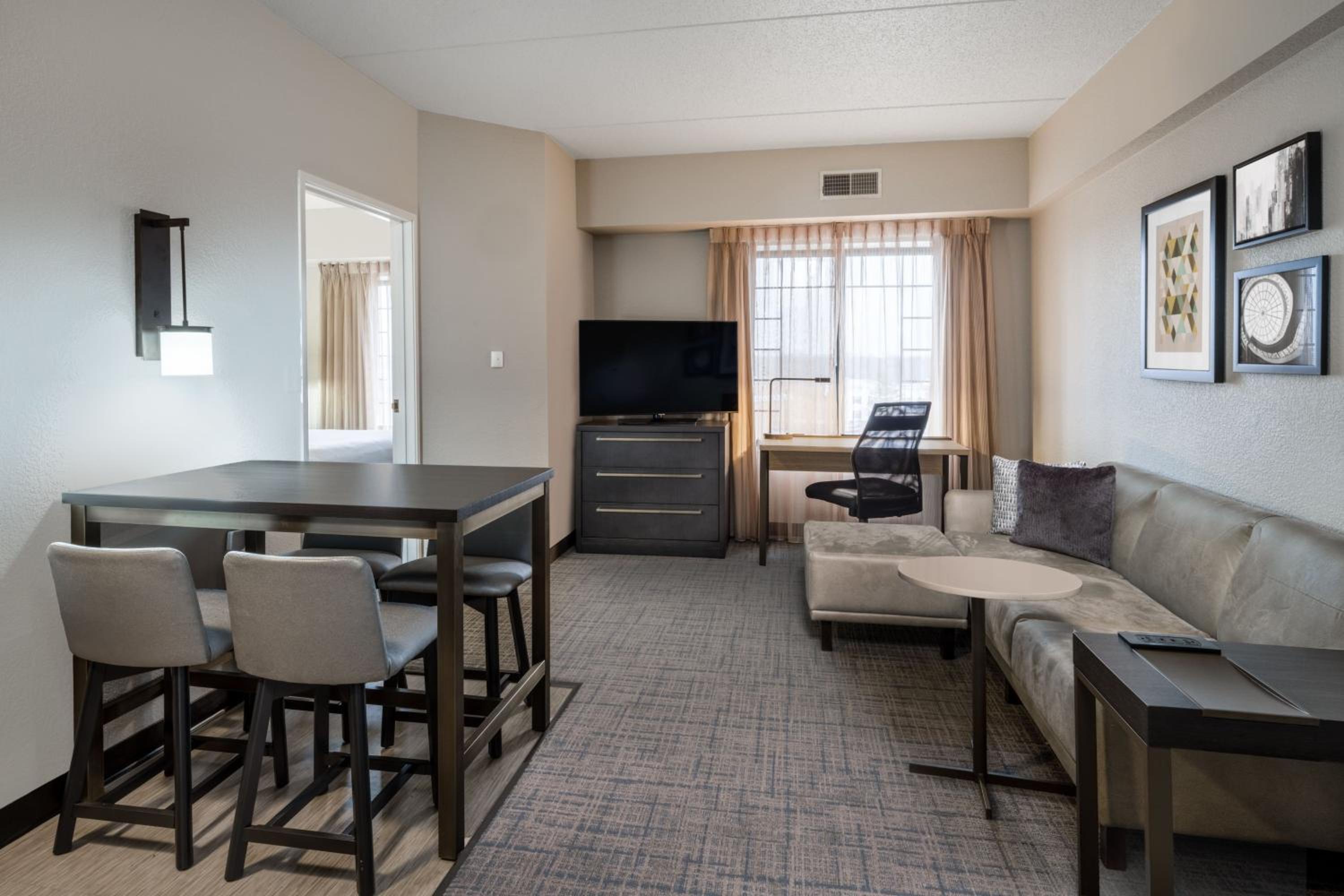 One-Bedroom Queen Suite with Sofa Bed - Photo 4